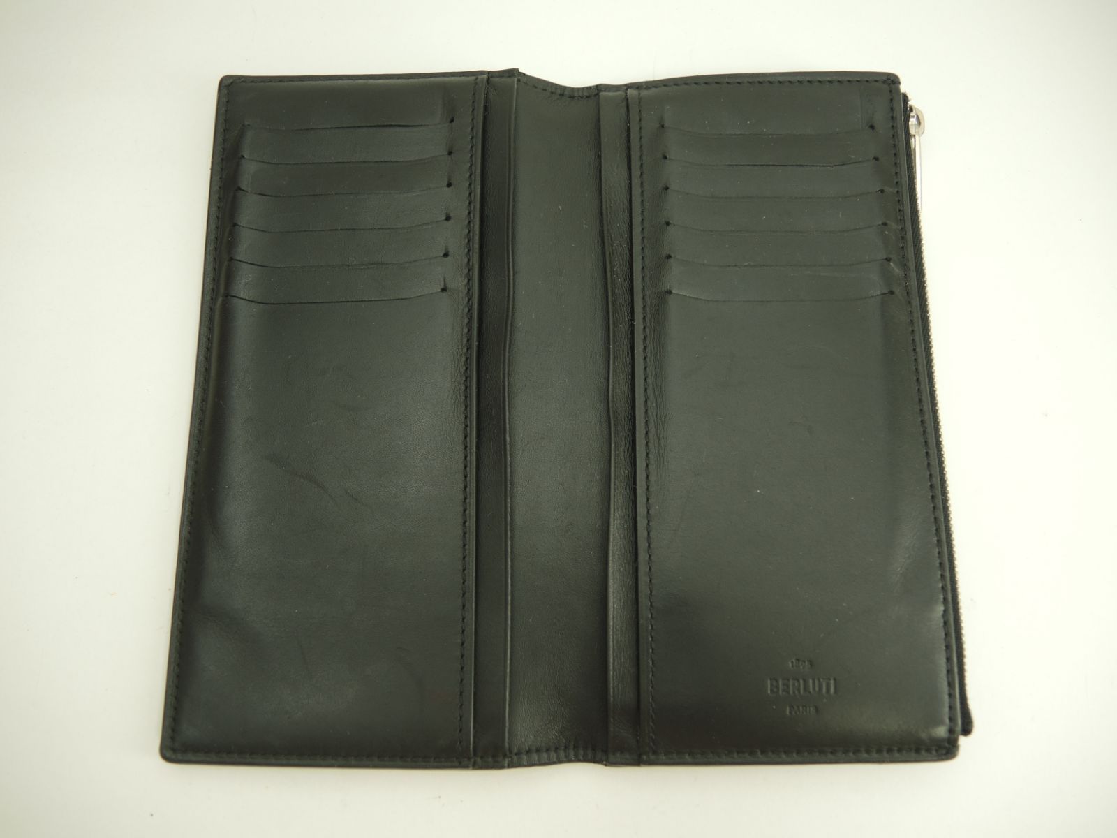 ベルルッティ　カリグラフィ　二つ折り　長財布（255_225） 美品 ベルルッティ カリグラフィ レザー 二つ折り 長財布 ロング