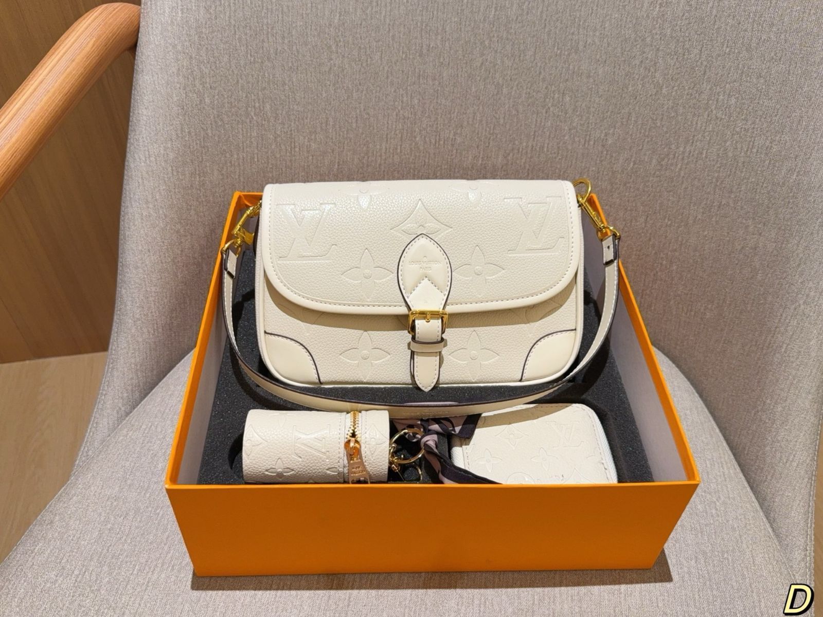 極美品　レア物！ポーチ付きルイヴィトン　ヘアキューブ3点セット LOUIS VUITTON ルイヴィトン トゥルース・コスメティック 小物