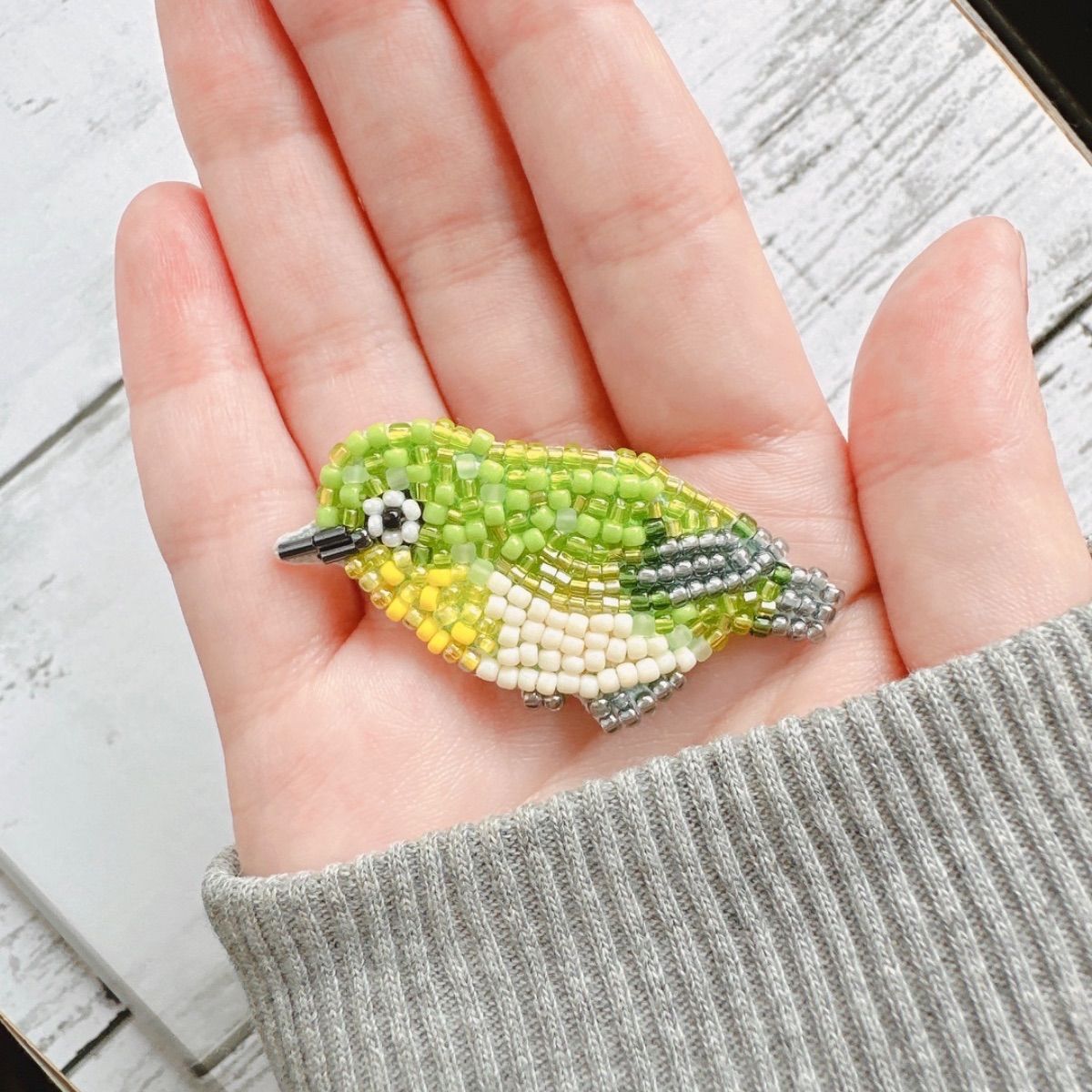 鳥の立体刺繍ブローチ - その他