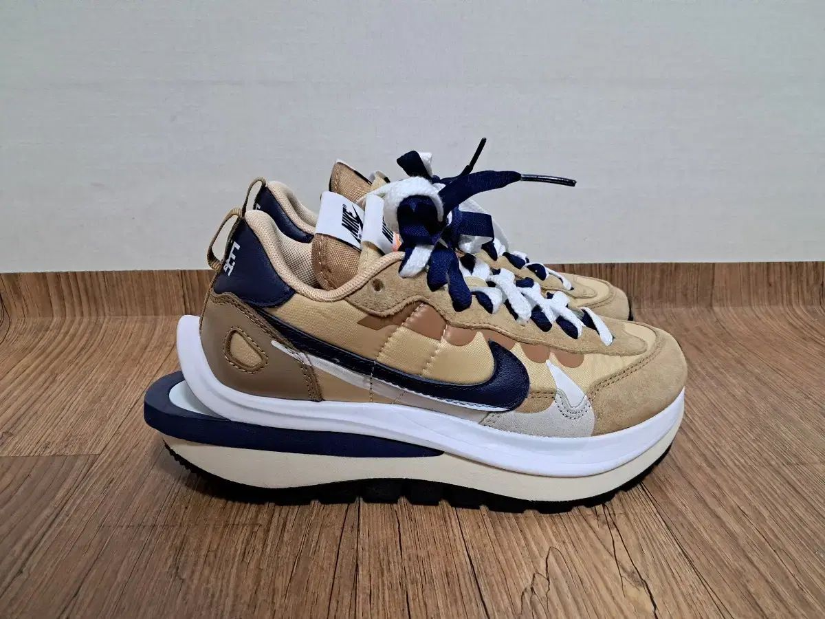 極美品 ナイキ サカイ ヴェイパーワッフル 26cm スニーカー 替え紐 黄