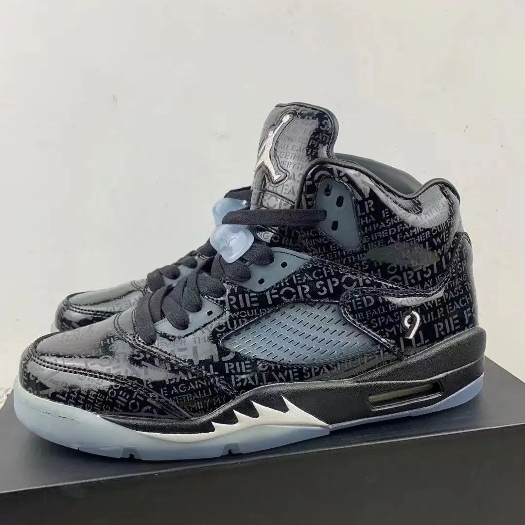 新品未使用ナイキ Jordan Air Jordan 5 Retro Doernbecher スニーカー