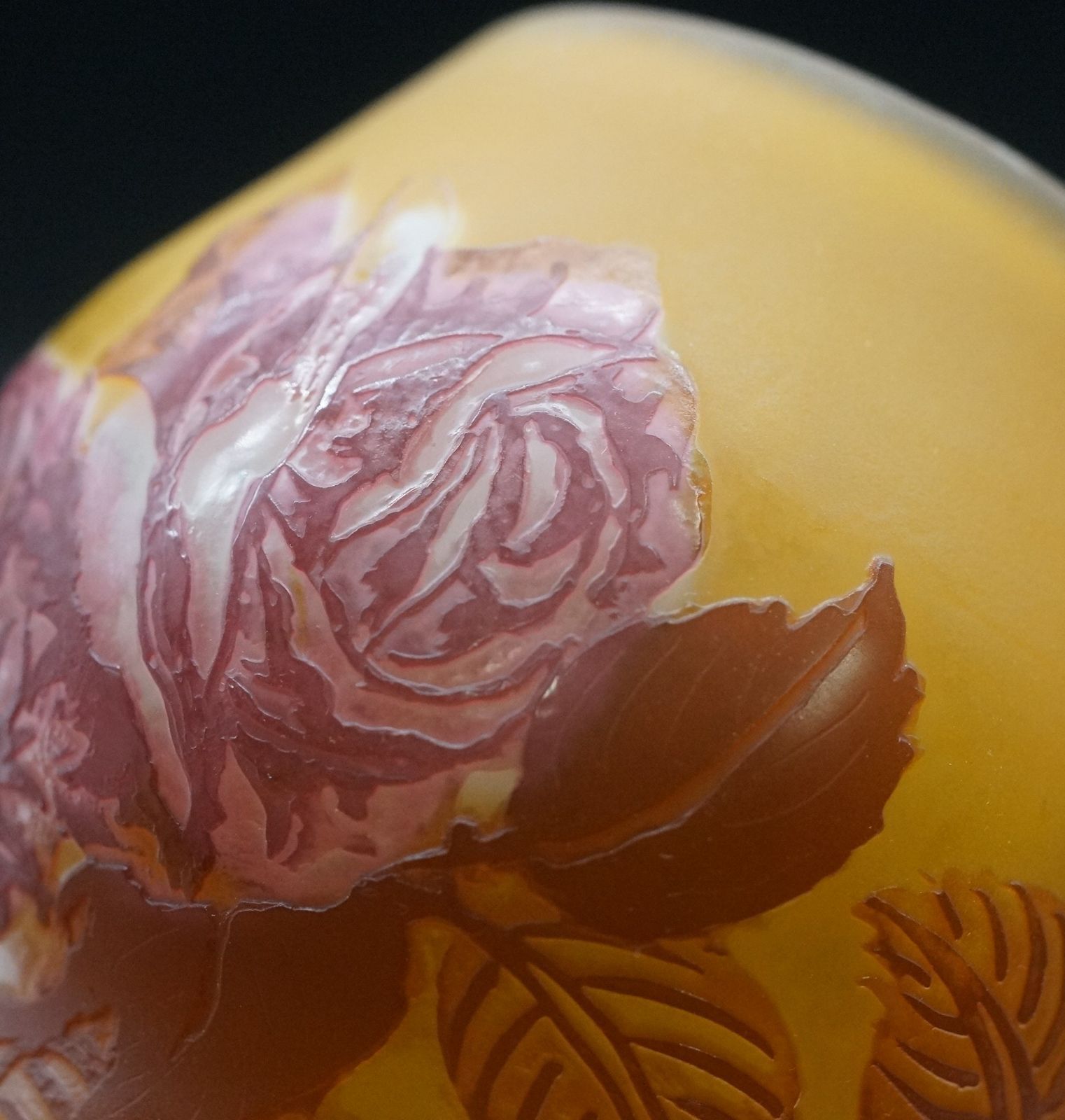 エミールガレフラワー型卓上ランプ ナイトスタンド照明カメオ彫り被せ