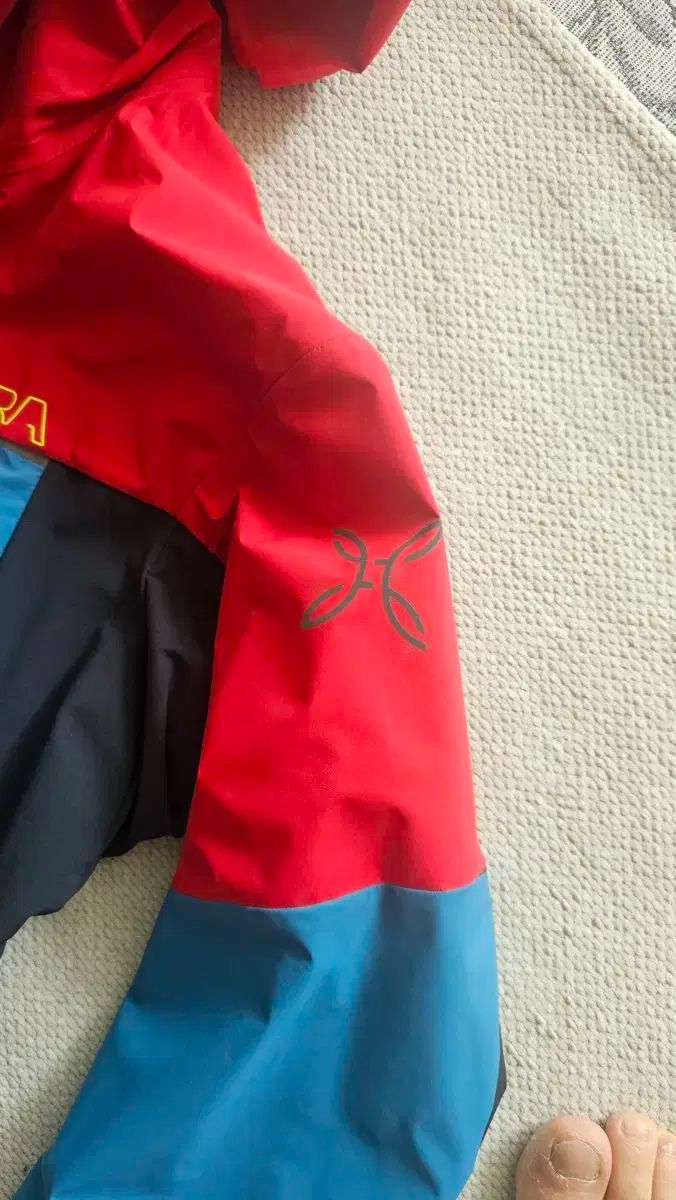 激安大特集！ モンチュラ ゴアテックス ウィンドブレーカー ジャケット レッド|ブルー 1000円以上送料無料。