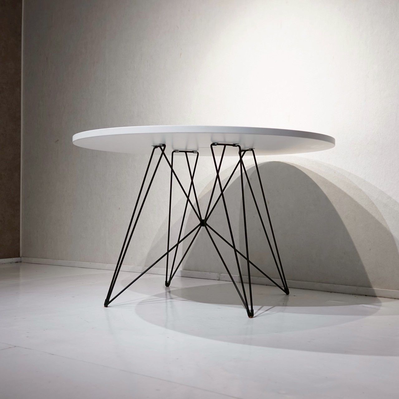 MAGIS（マジス）XZ3 Tavolo テーブル ラウンド Φ120 ホワイト×ホワイト