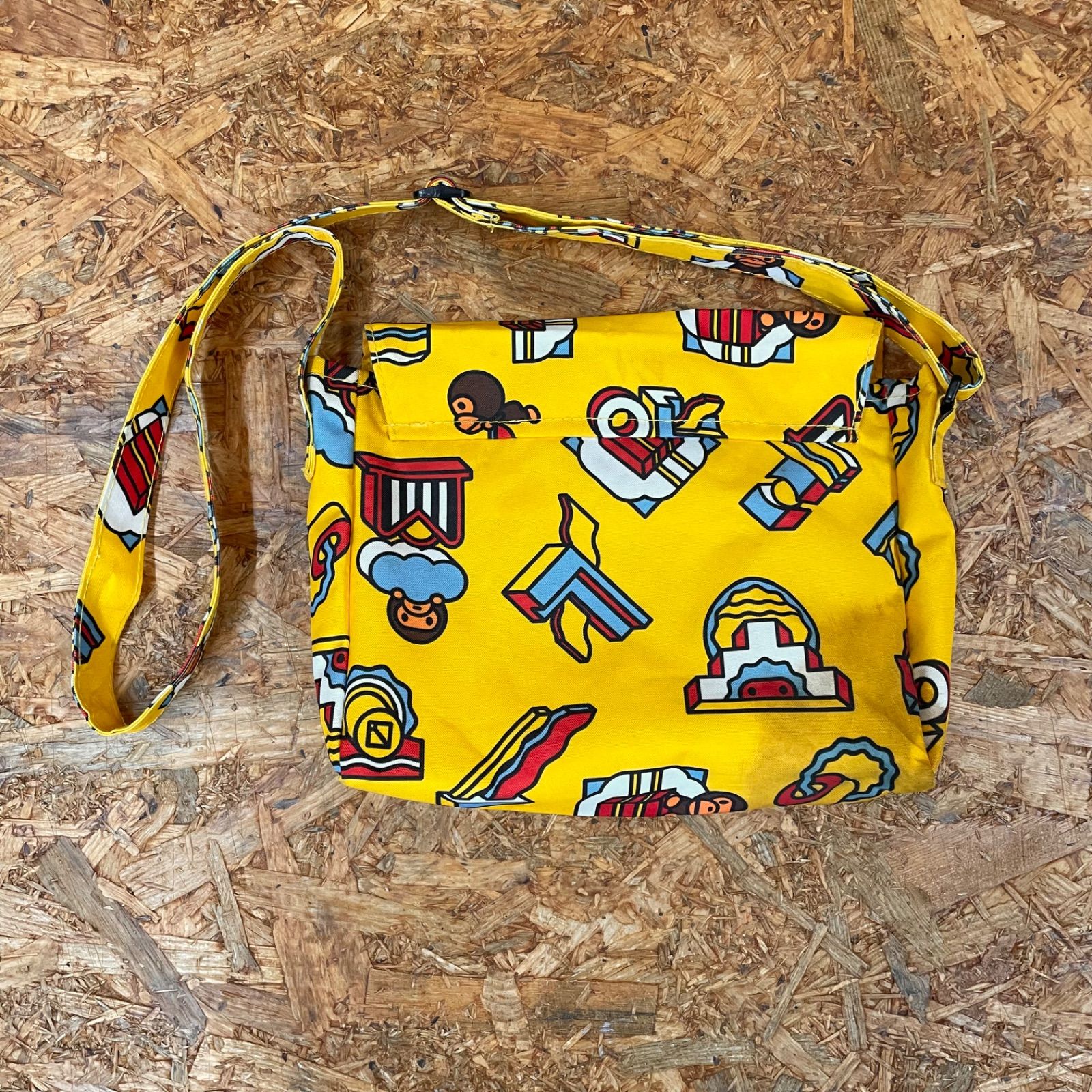 A BATHING APE ショルダーバッグ BABY MILO ノベルティ ア ベイシング 
