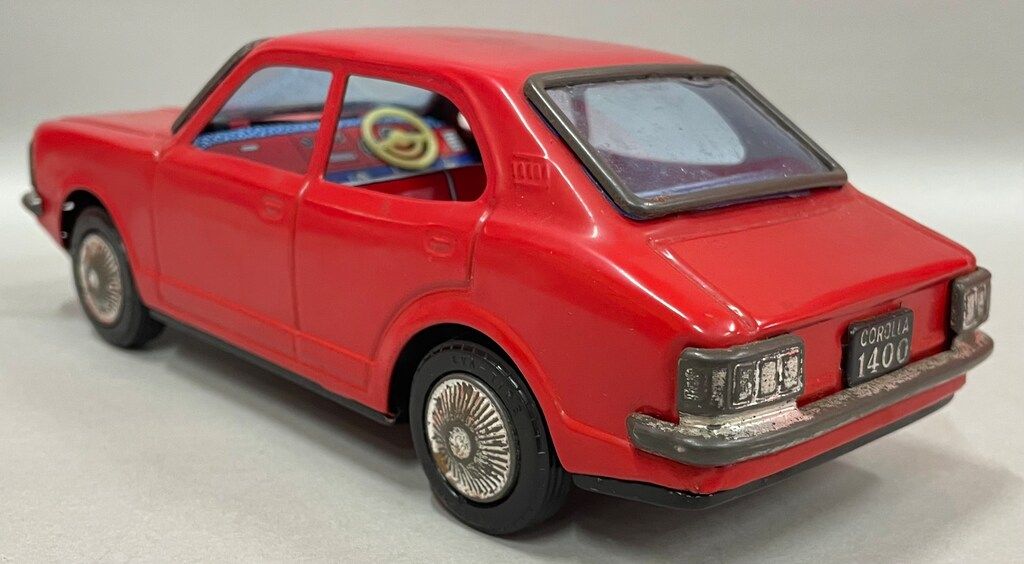 メーカーK?　トヨタ　カローラ　1400　Hi　DE-LUXE　ブリキ当時物 メーカーK? トヨタ カローラ 1400 Hi DE-LUXE ブリキ当時物 ミニカー