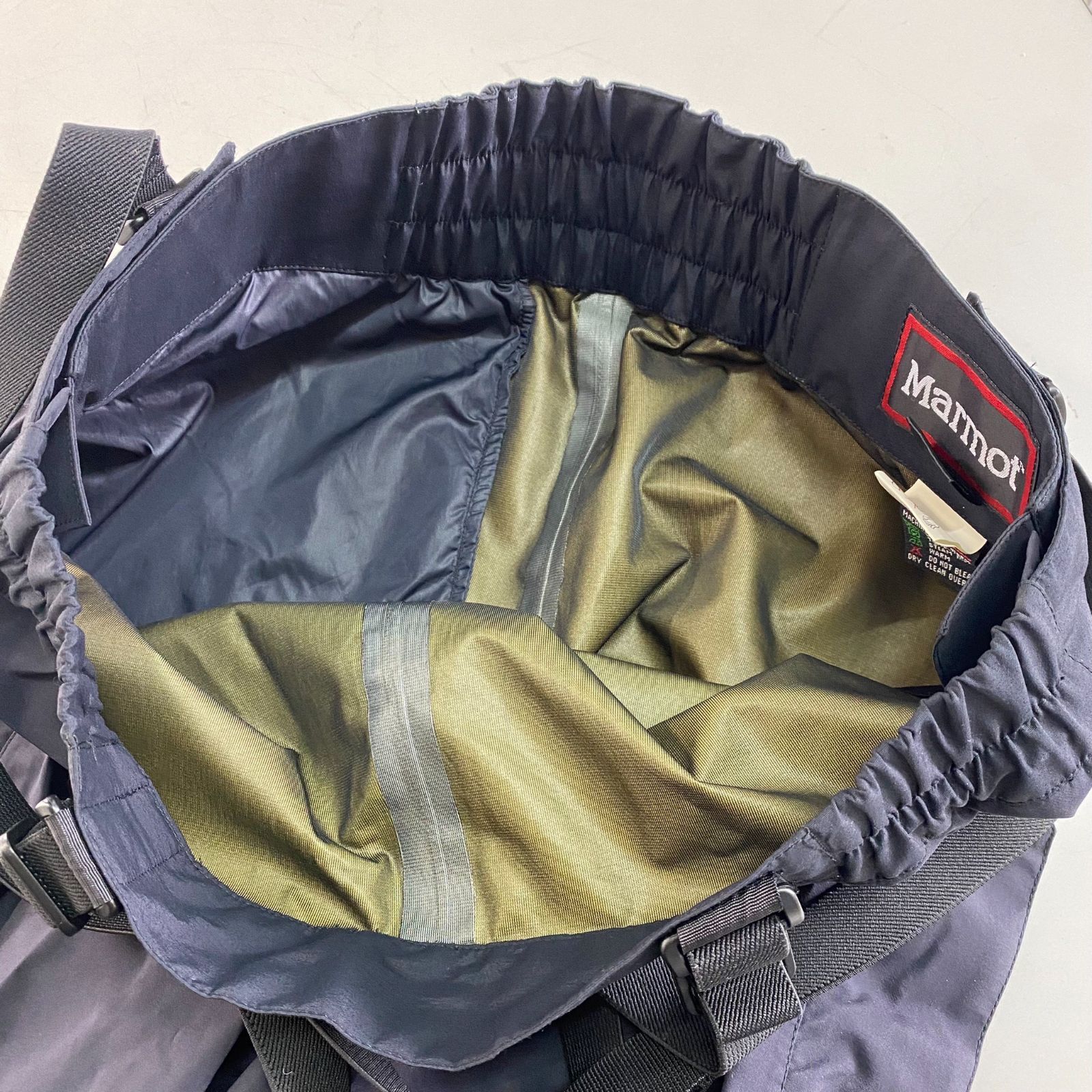 中古 Marmot マーモット サスペンダー付 スノーパンツ M ブラック GORE-TEX ゴアテックス スキー ウェア 黒 3110K ウィンター メンズ