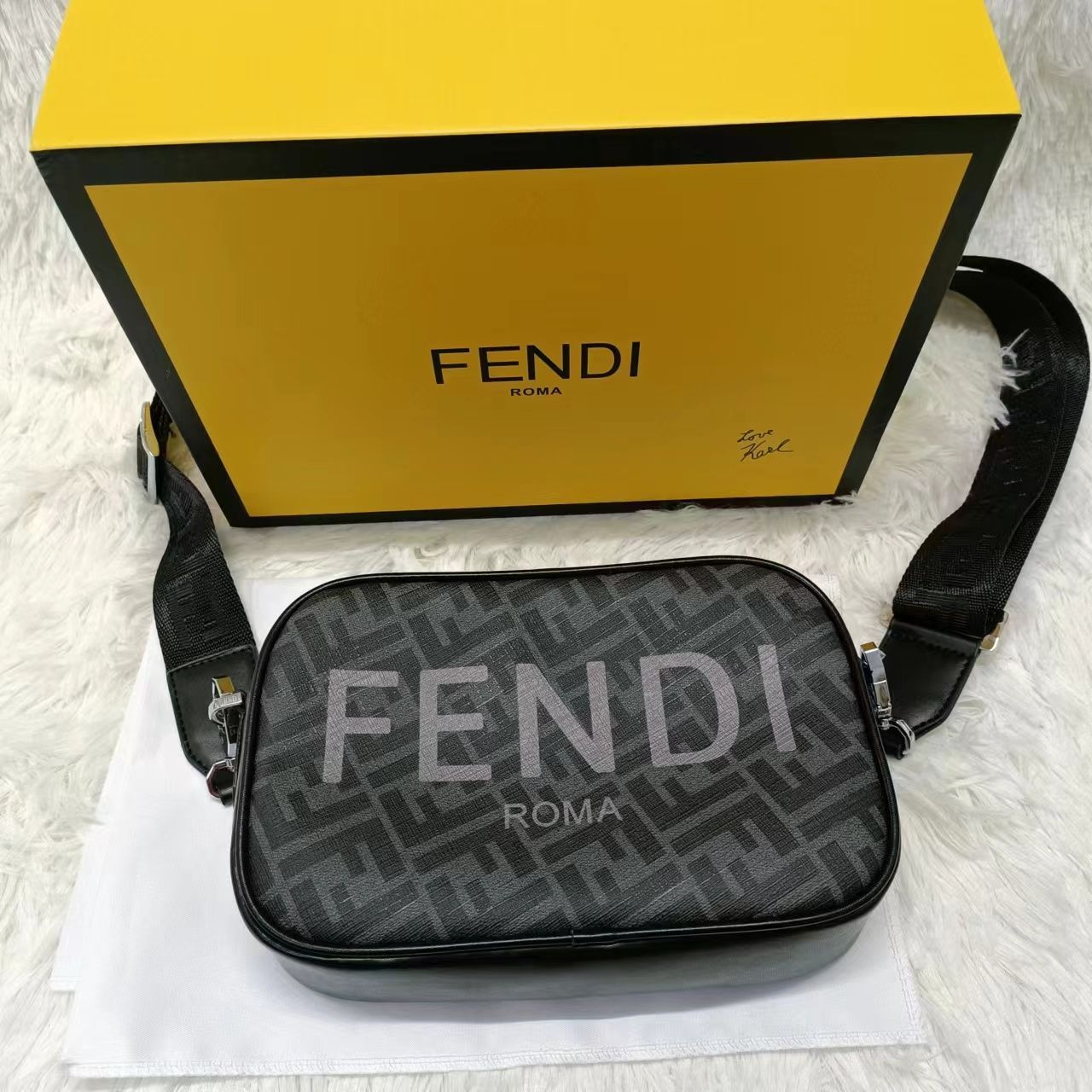 FENDI カメラバッグ  ショルダーバッグ