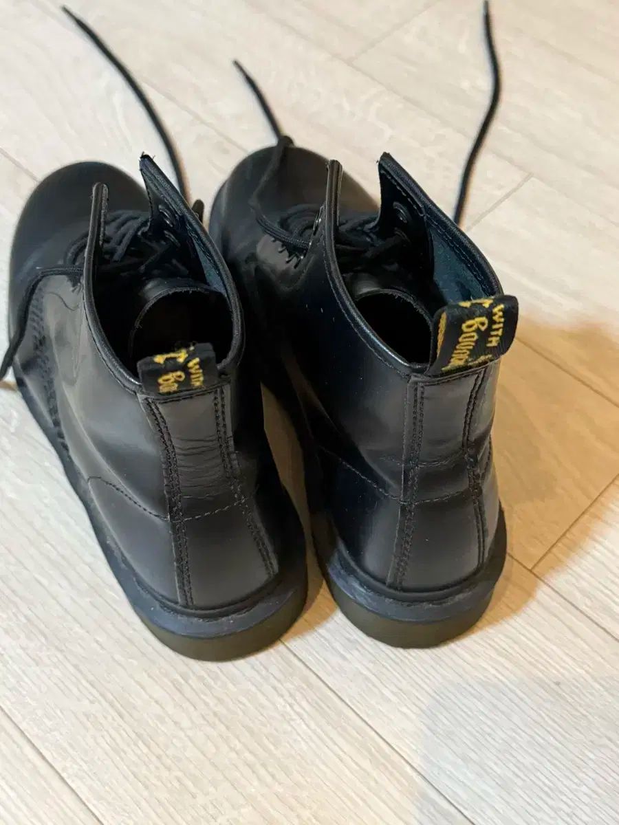 DR. MARTENS