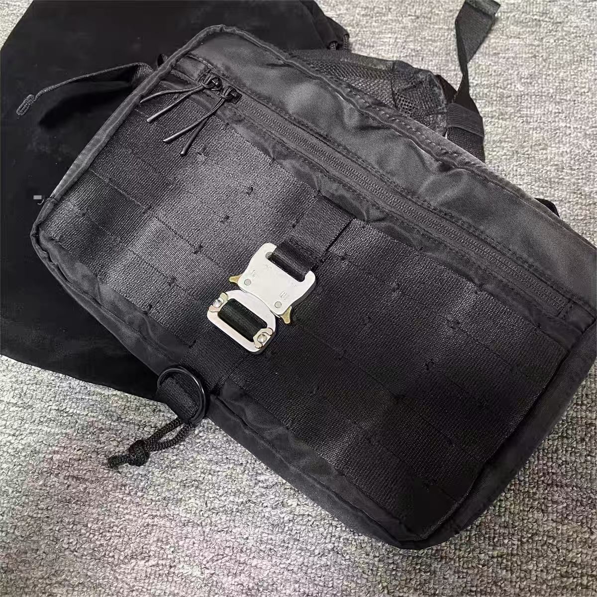 1017 ALYX 9SM ブラックボディバッグ