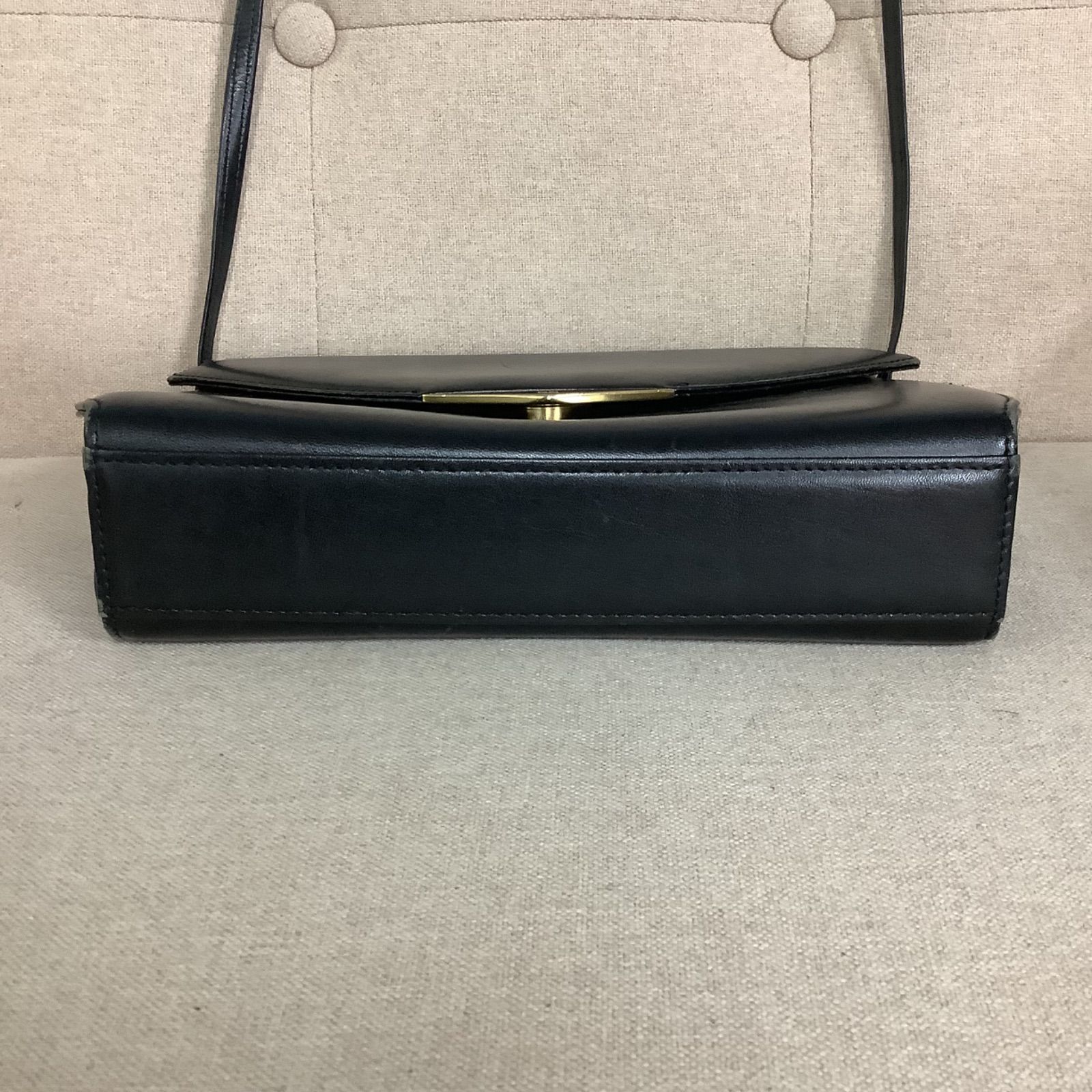 GIVENCHY　コンパクトレザーショルダーバッグ ヴィンテージ 良品】ジバンシーGIVENCHYコンパクトレザーショルダーバッグ