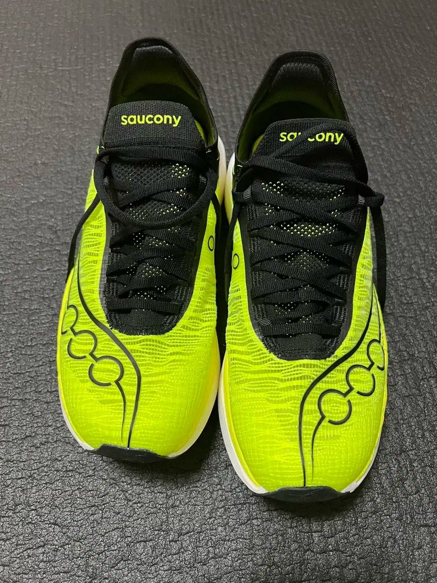 Saucony サッカニー エンドルフィン エリート 2 285
