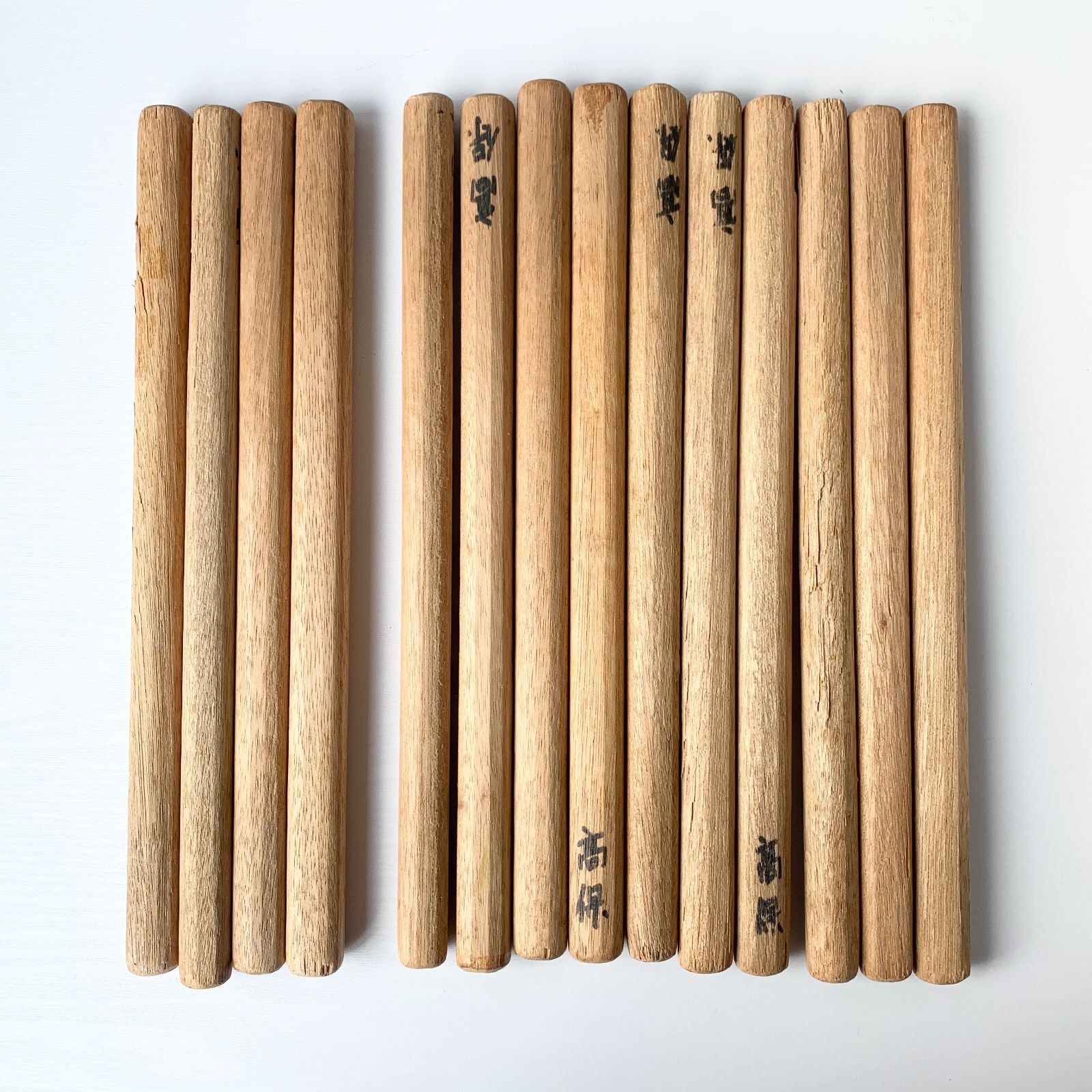【加茂市のまだまだ使えるもの】木製ばち 32本 木材 丸棒 DIY 園児 幼稚園・保育園用具 太鼓 マーチング お遊戯会 木工 丸型 角型 角型18本 丸型14本