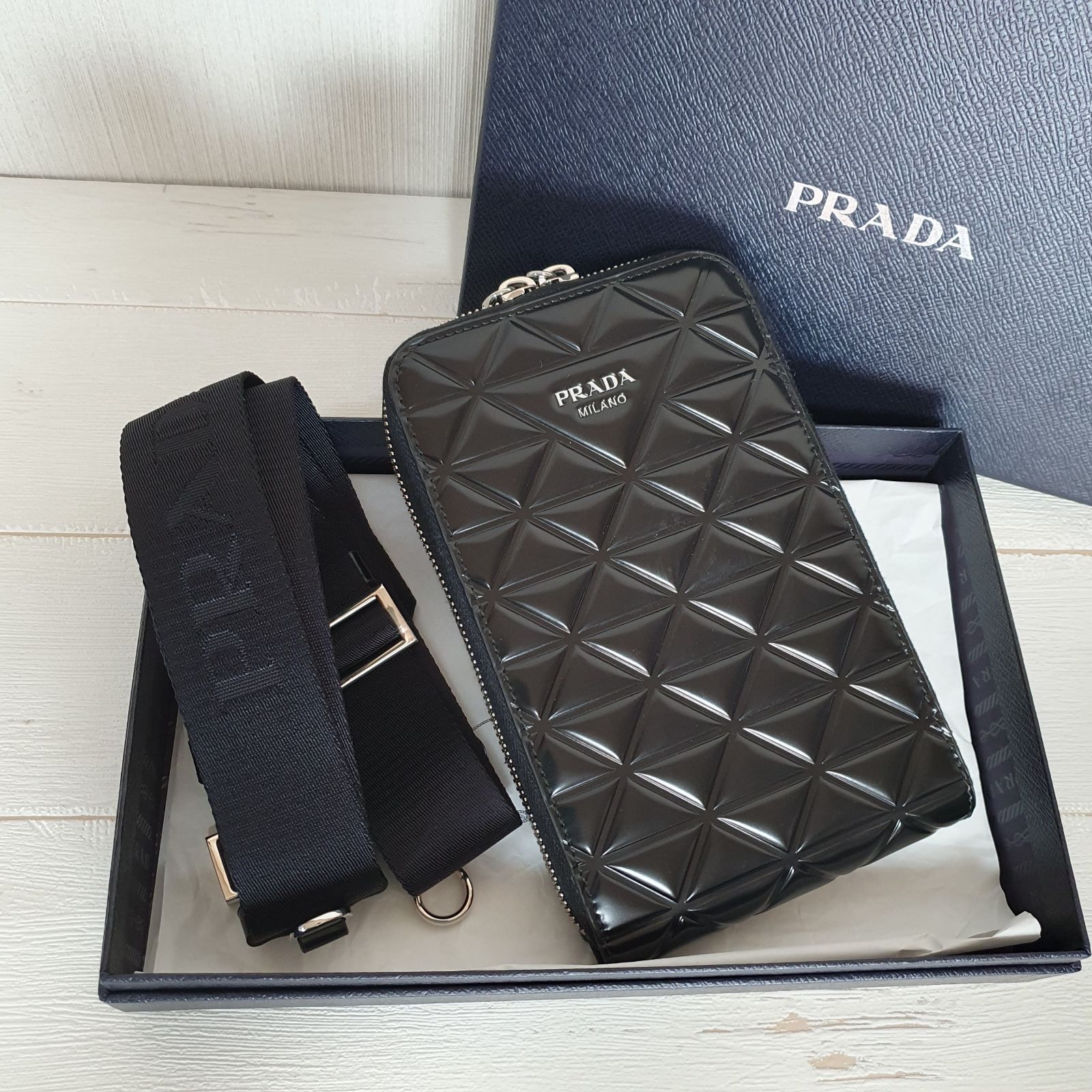 24PF new/PRADA ロゴレザーの携帯ケース Phone Case Black iPhone・スマホケース