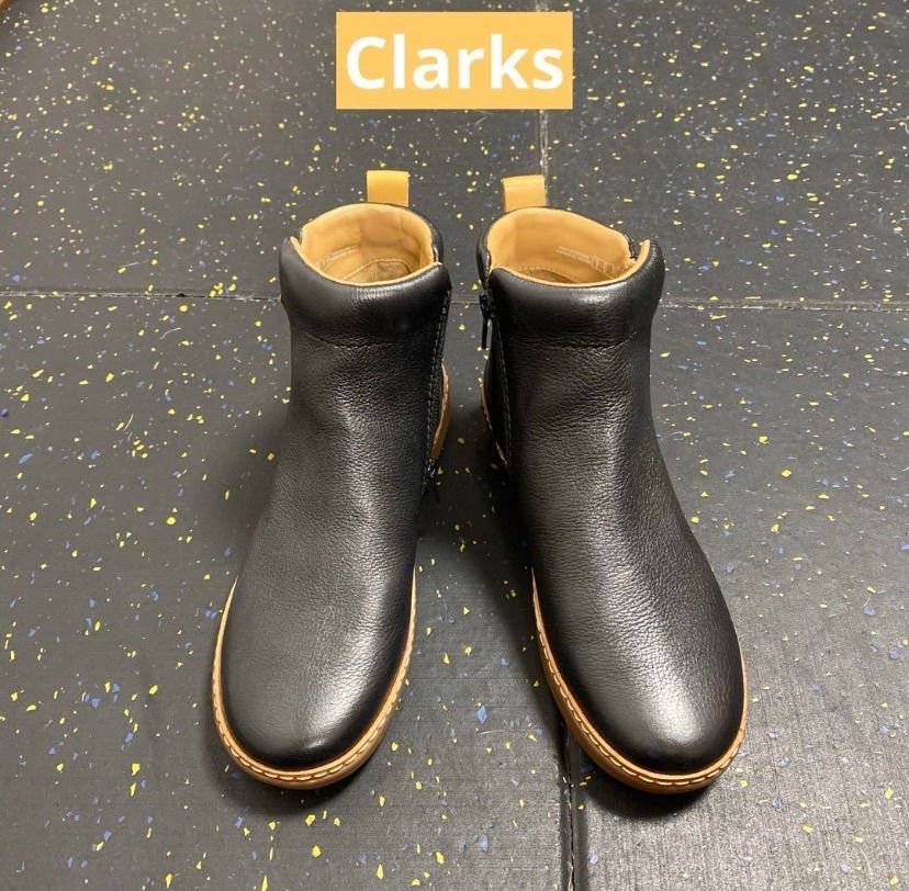 ♥品 クラークス レディース サイドジップレザーショートブーツ 黒 23㎝