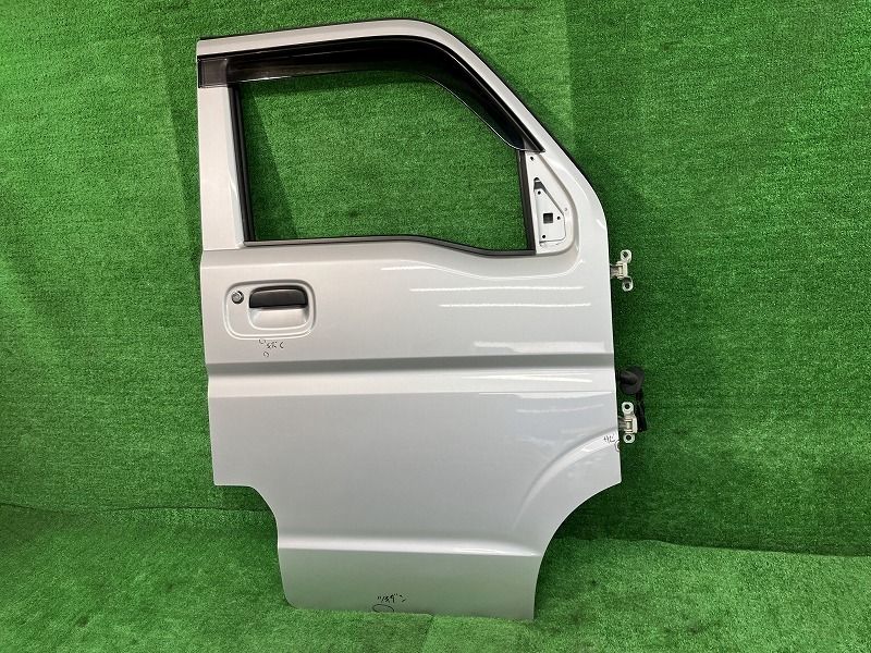 NV100クリッパー DR17V 右フロントドア GXターボ 4WD ニホンイタ M28Q8 80100-4A01E Z2S