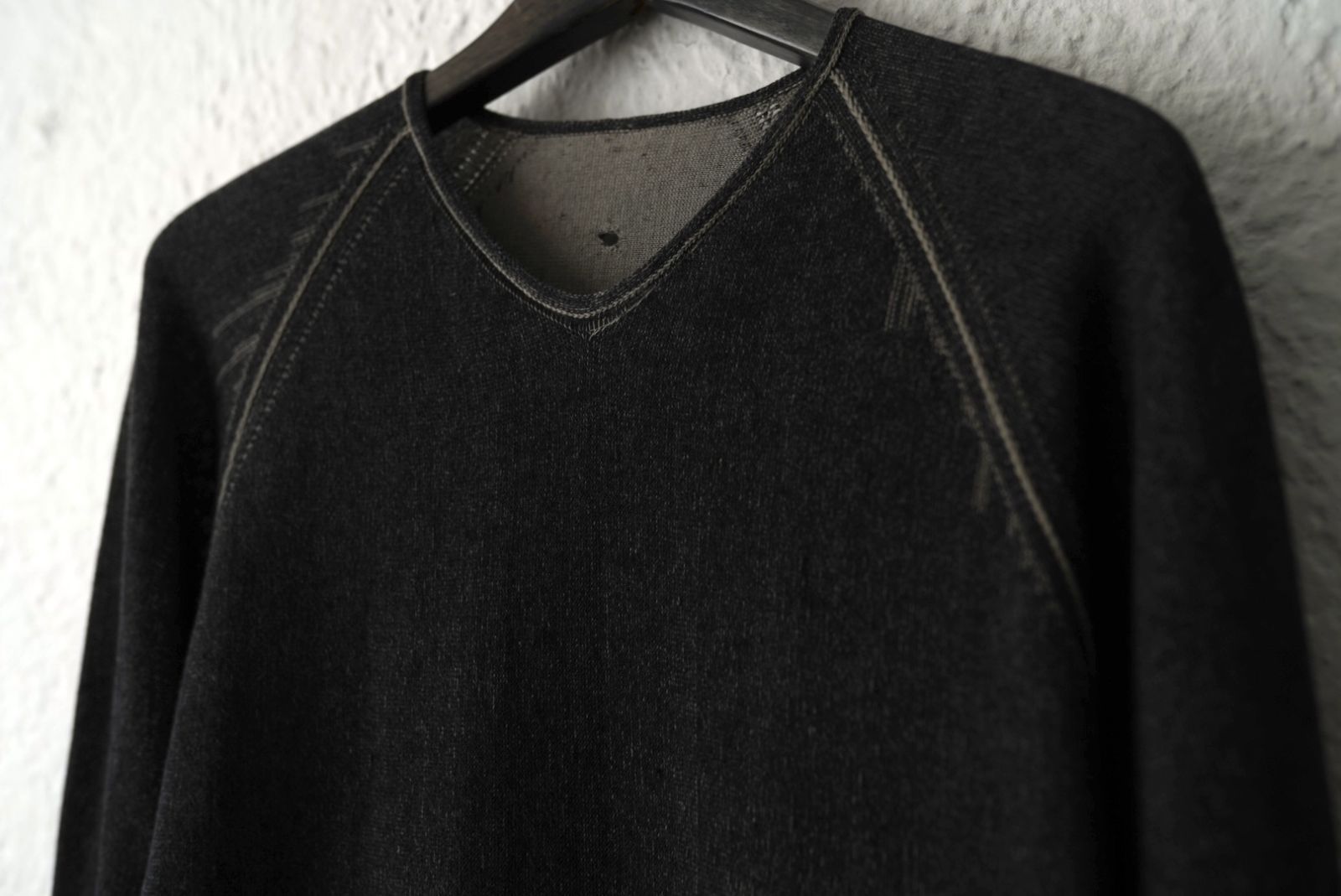 Vネックウールニットセーター / LABEL UNDER CONSTRUCTION