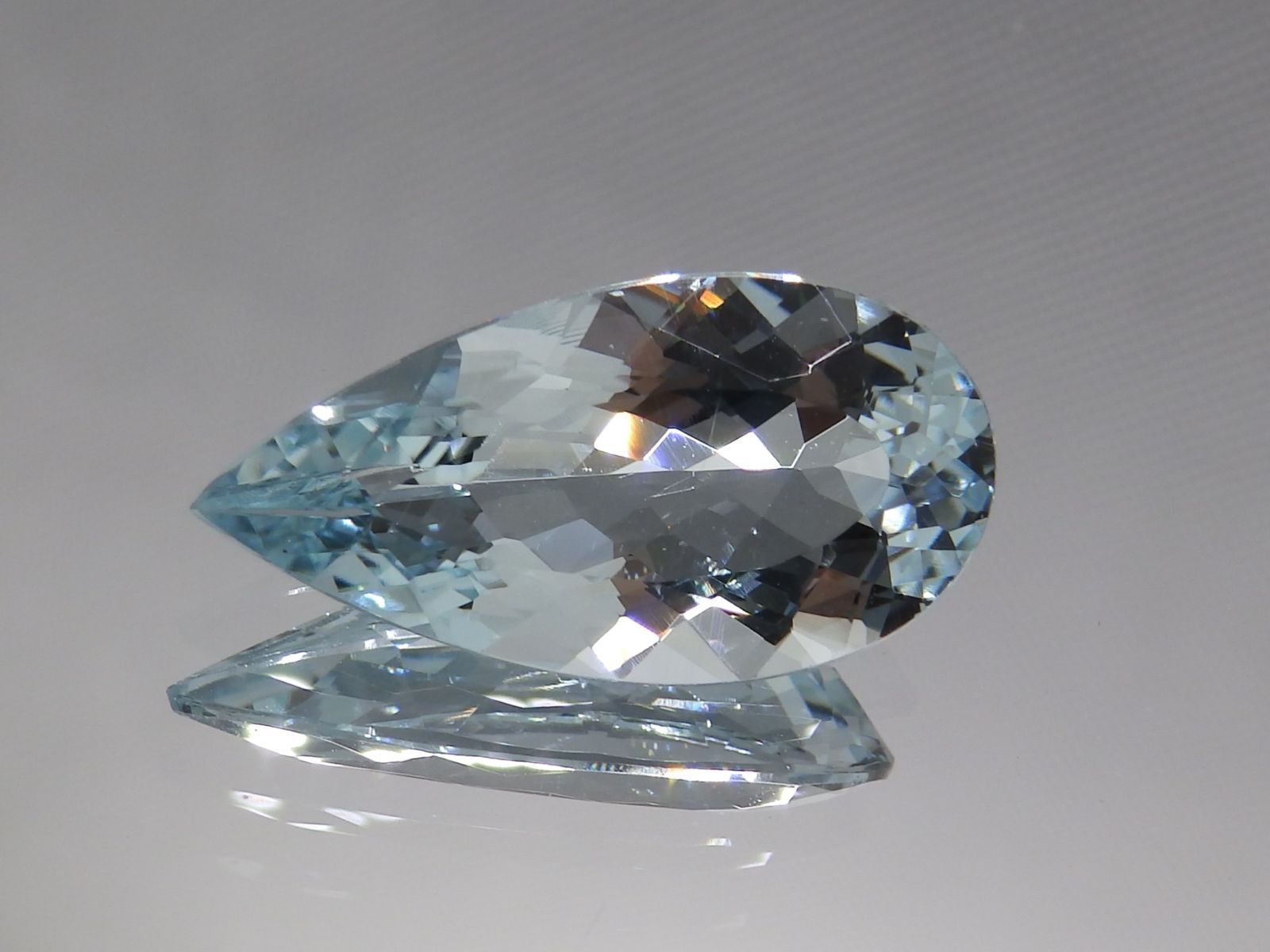 天然アクアマリンのルース【9.32ct】