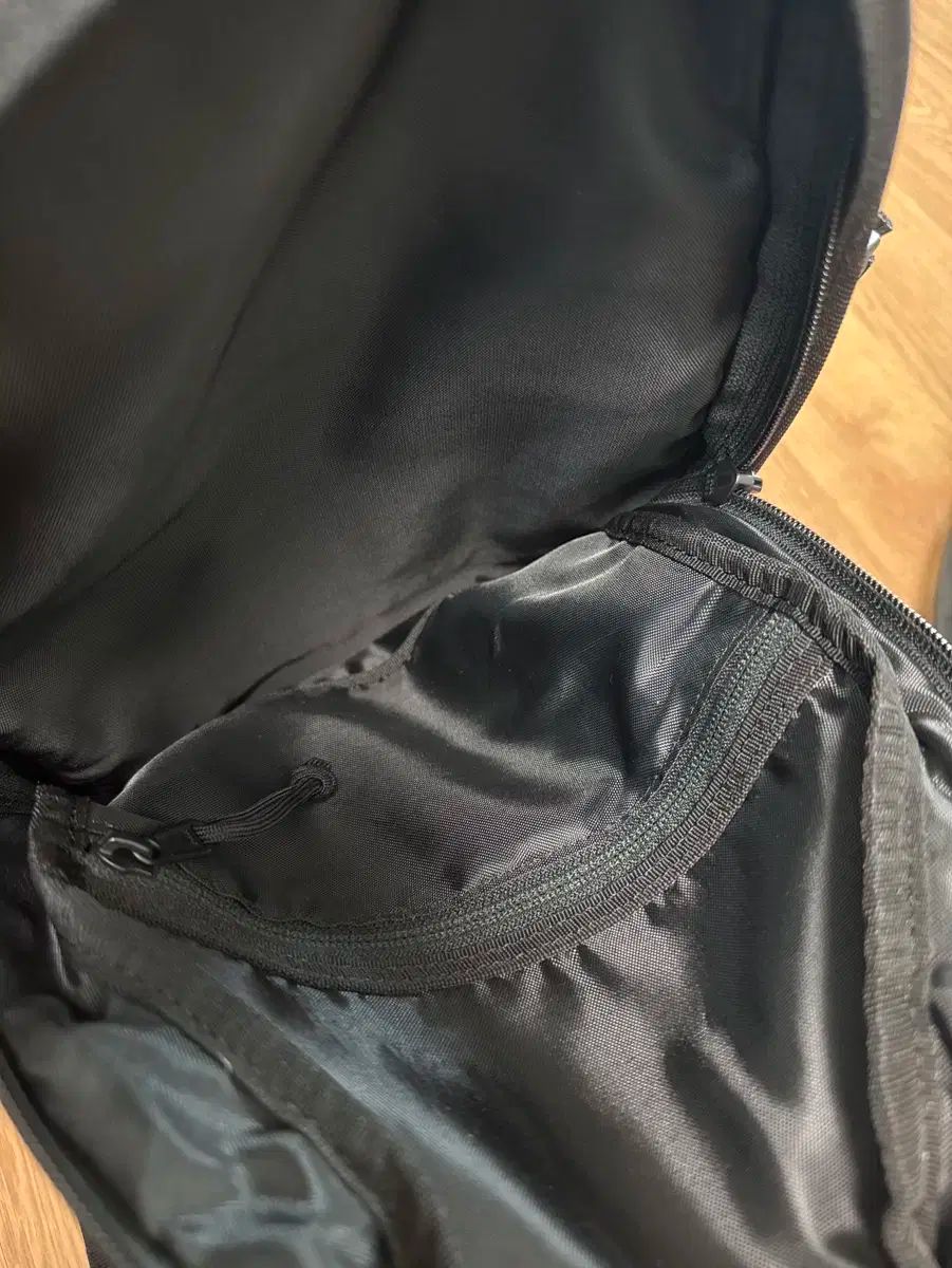 思い出の品 カバーノット アセンティック ロゴ バックパック バッグ 27L ブラック