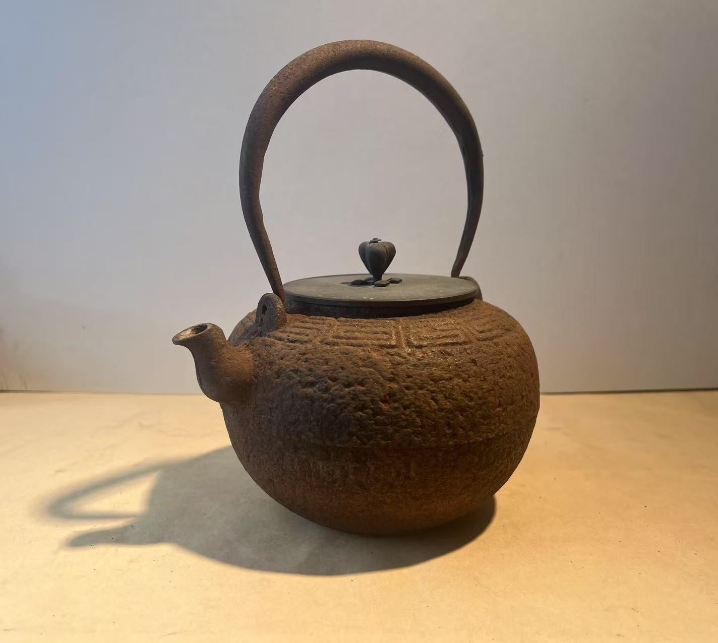 龍文堂　造　銅蓋　古美術　茶道具　1677g　時代物鉄瓶 長野発！希少、当時物！鉄瓶 蓋 龍文堂造 銅蓋 昌 在銘 茶道具