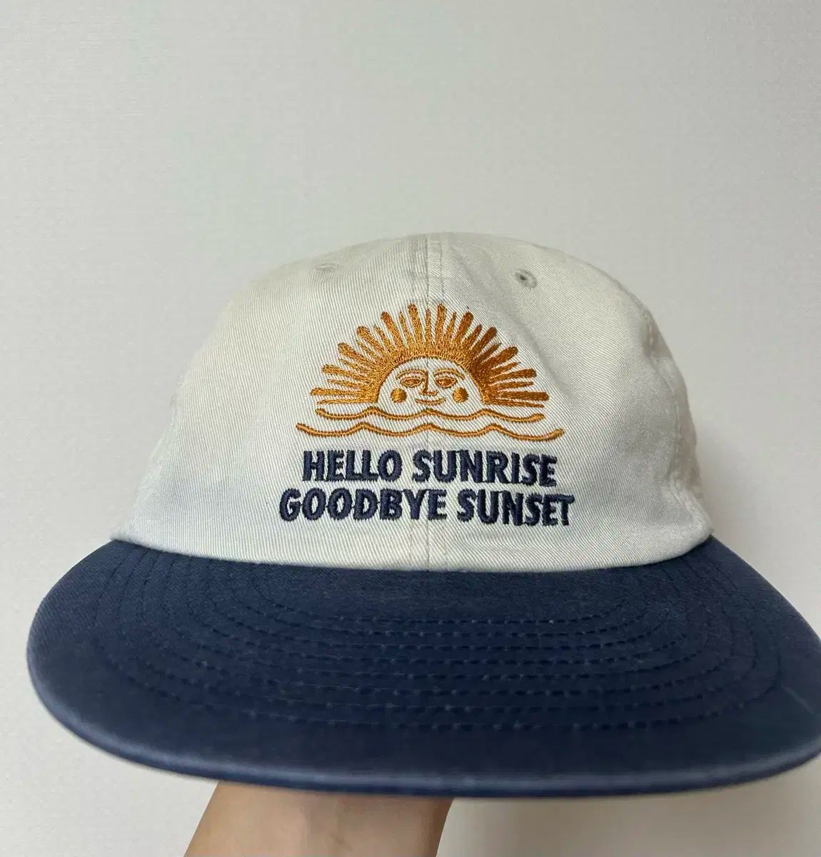 HELLO SUNRISE 90s ロゴ 6 パネル キャップ_ベージュ&ネイビー