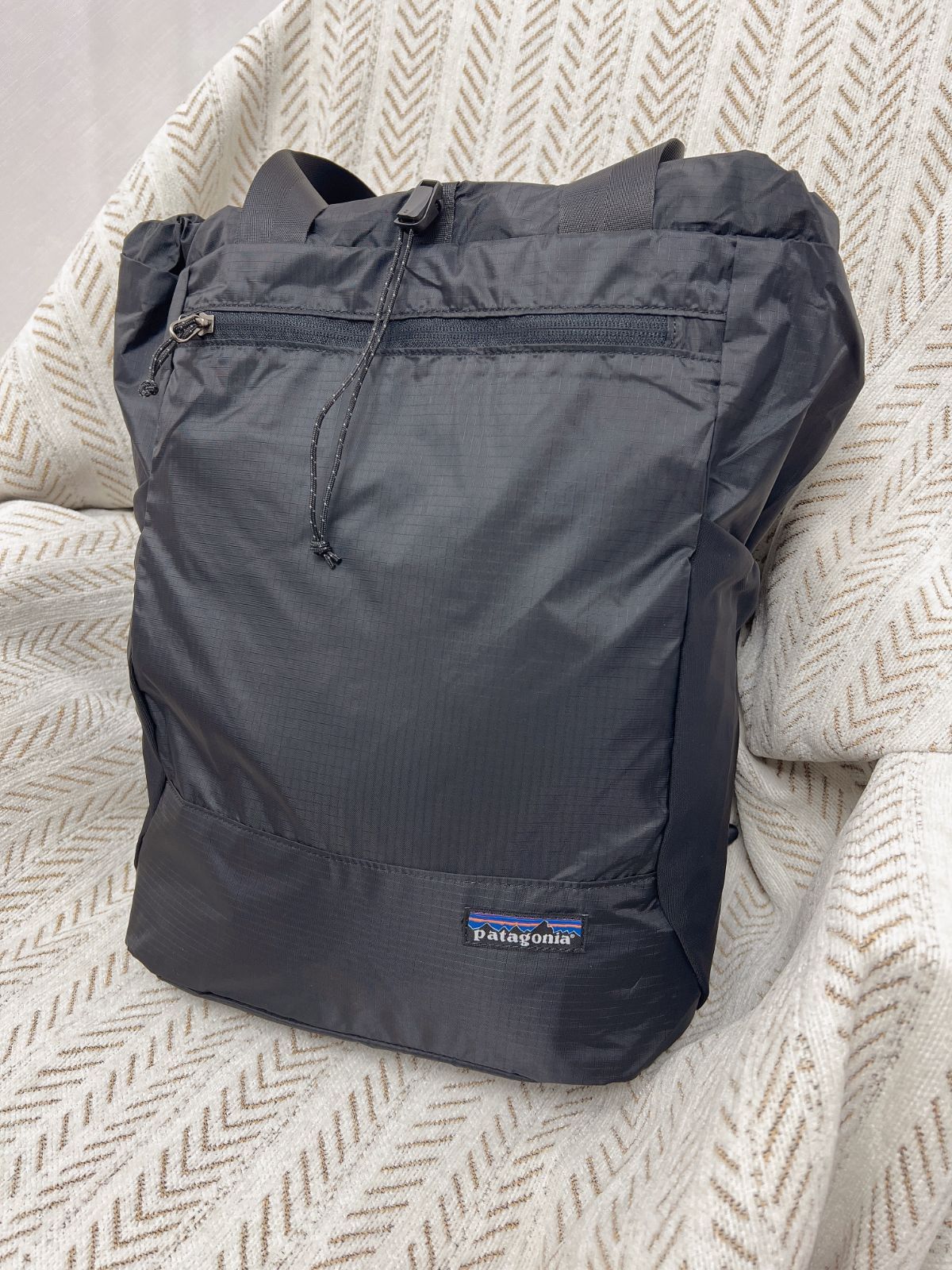 人気ランキング パタゴニア patagonia リュックバック BLACK 人気 激売れ 大容量 アウトドア ベストセラー 日常使い エコ素材 おしゃれ 手提げ 便利 折りたたみ式 両肩リュックサック 男女兼用 クーポン500円