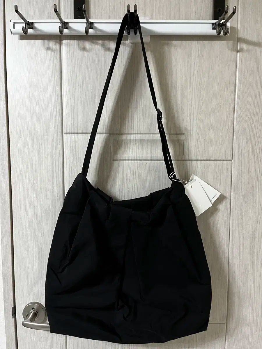 COS ｜ オーバーサイズ ドレープ クロスボディバッグ バッグ Black MERCADOAVALIA_COM_BR