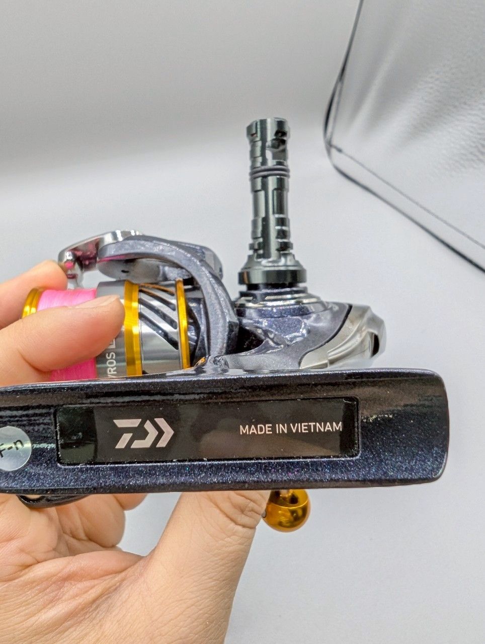 ダイワ DAIWA REVROS LT 2000S スピニングリール ピンクライン付き