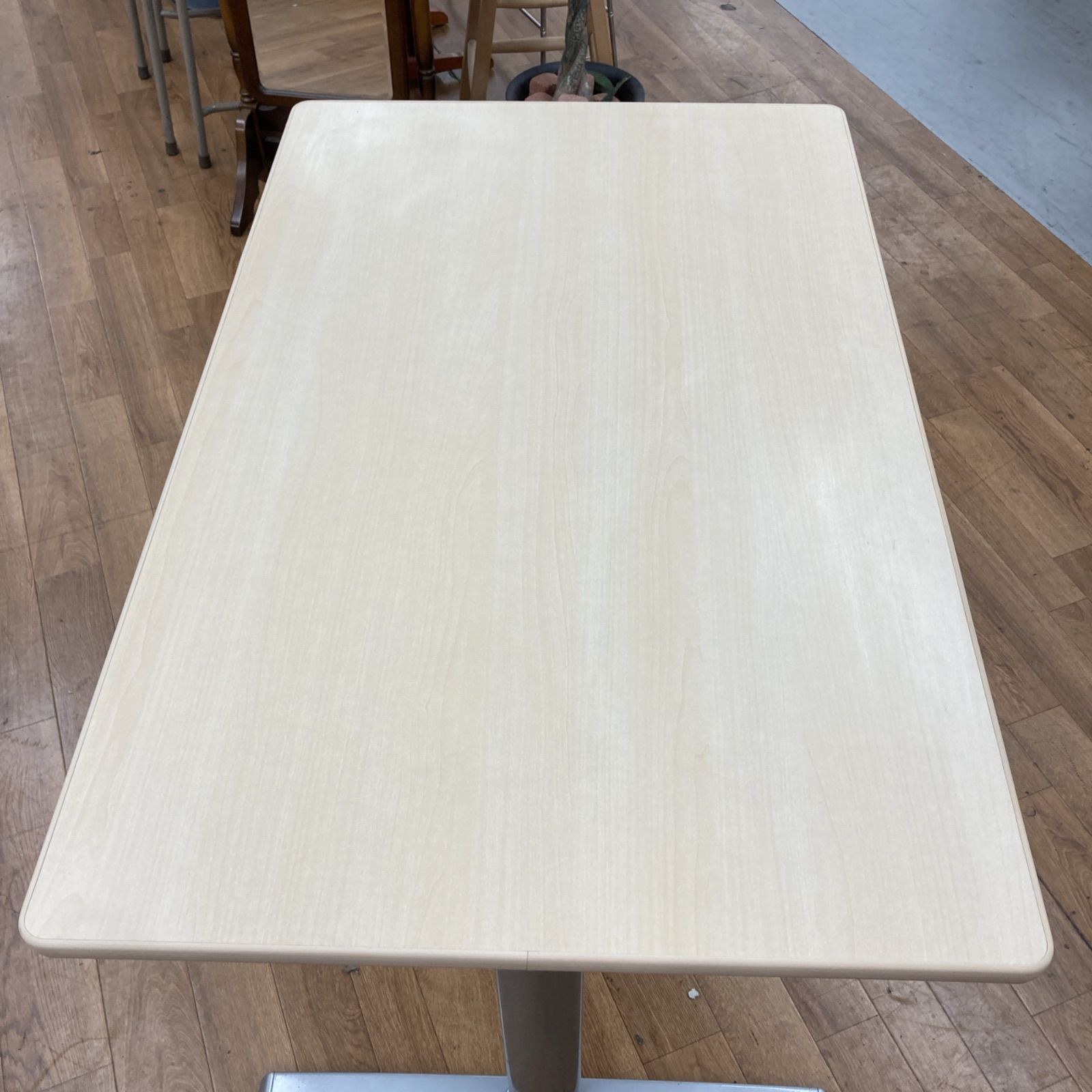 ミーティングテーブル