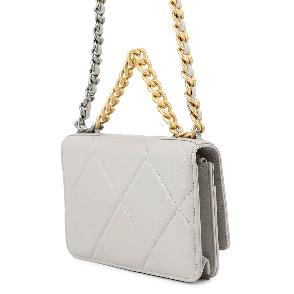 シャネル チェーンウォレット ココマーク マトラッセ シャネル19 ラムスキン AP0957 CHANEL 財布