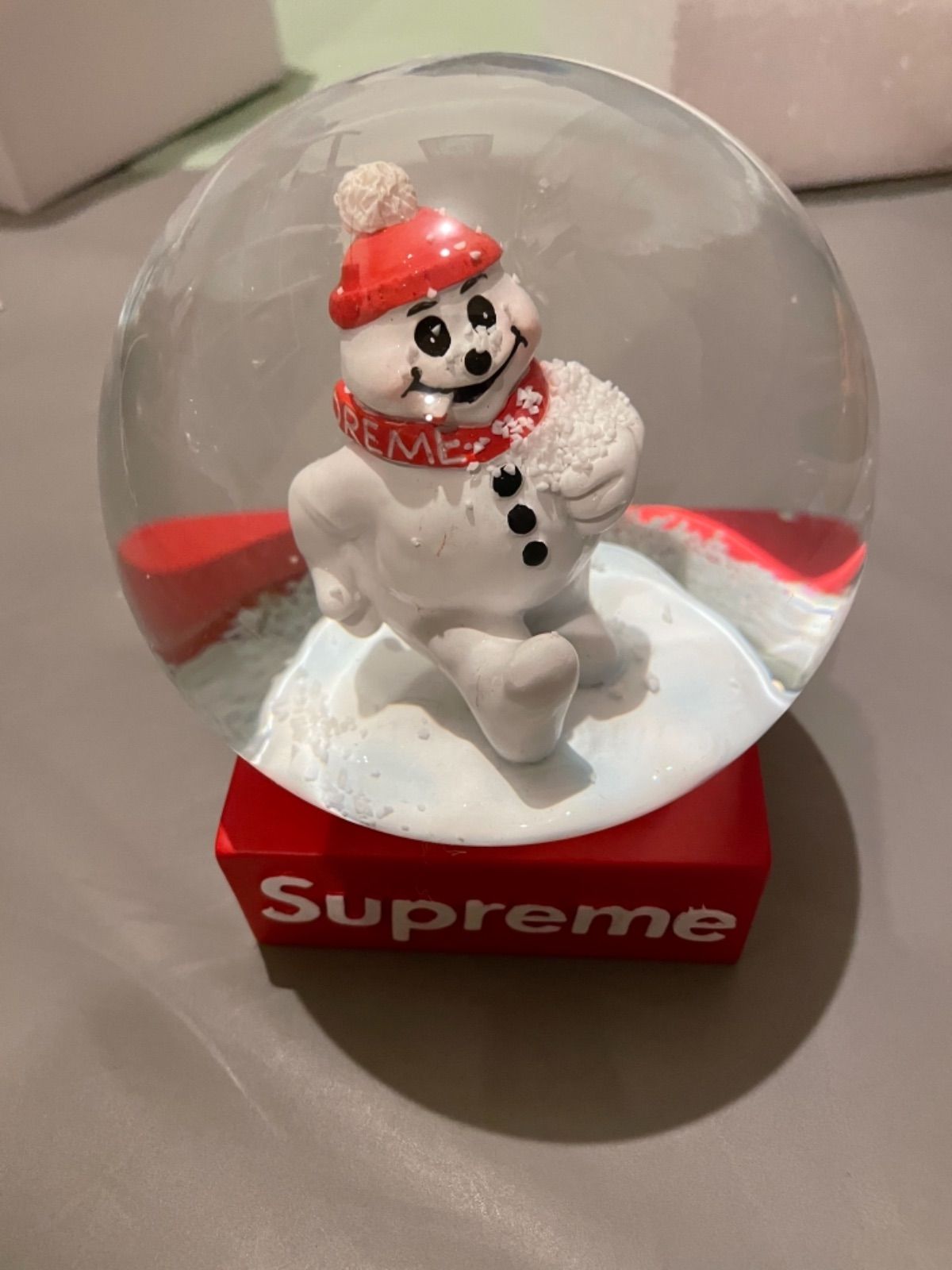 送込!! Supreme Snowman スノードーム