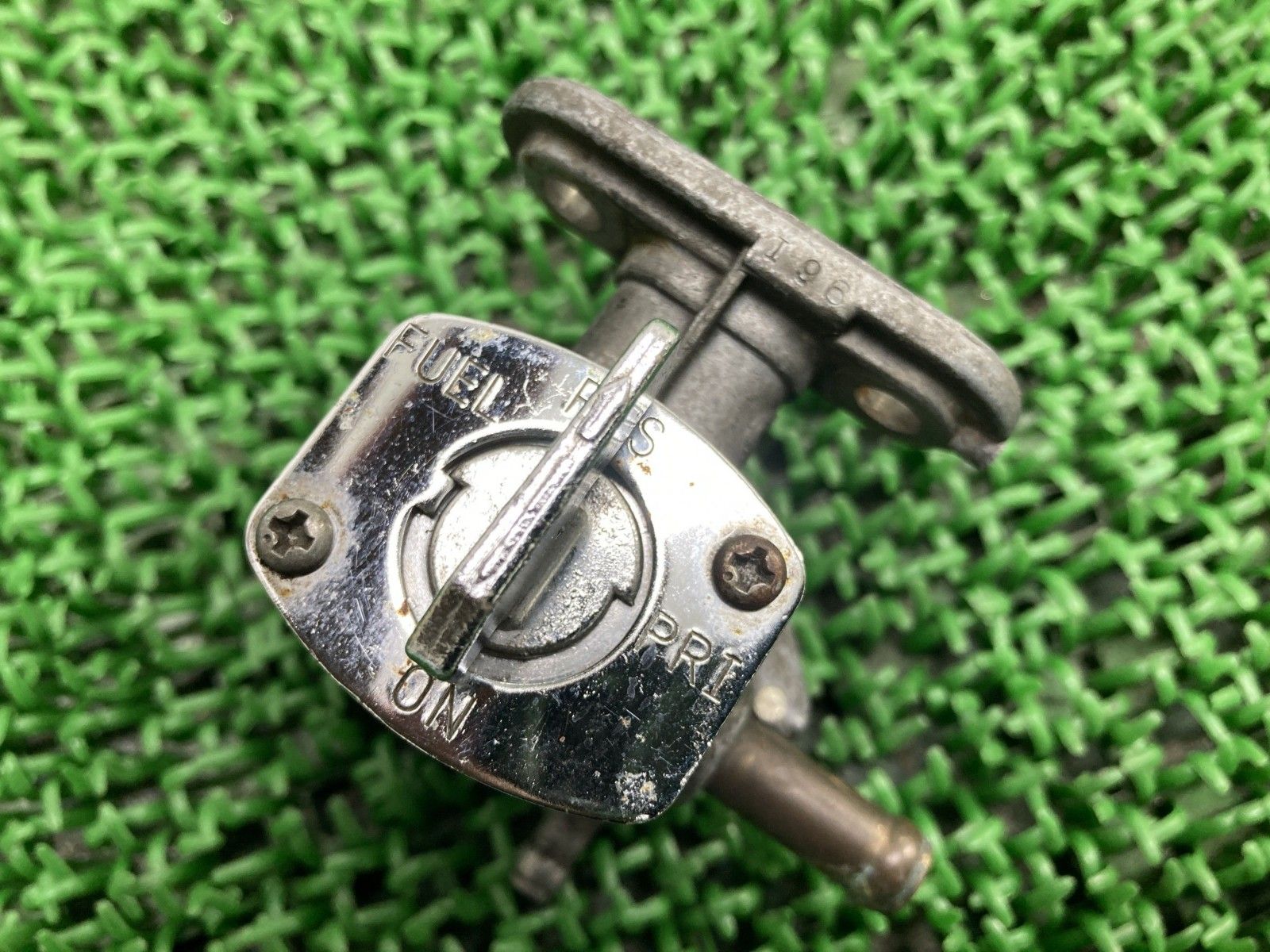 カワサキ　ゼファー ゼファーχ 　フューエルコック　タンク　燃料コック ゼファー750(400⁄χ) フューエルコックASSY残りわずか | NEO