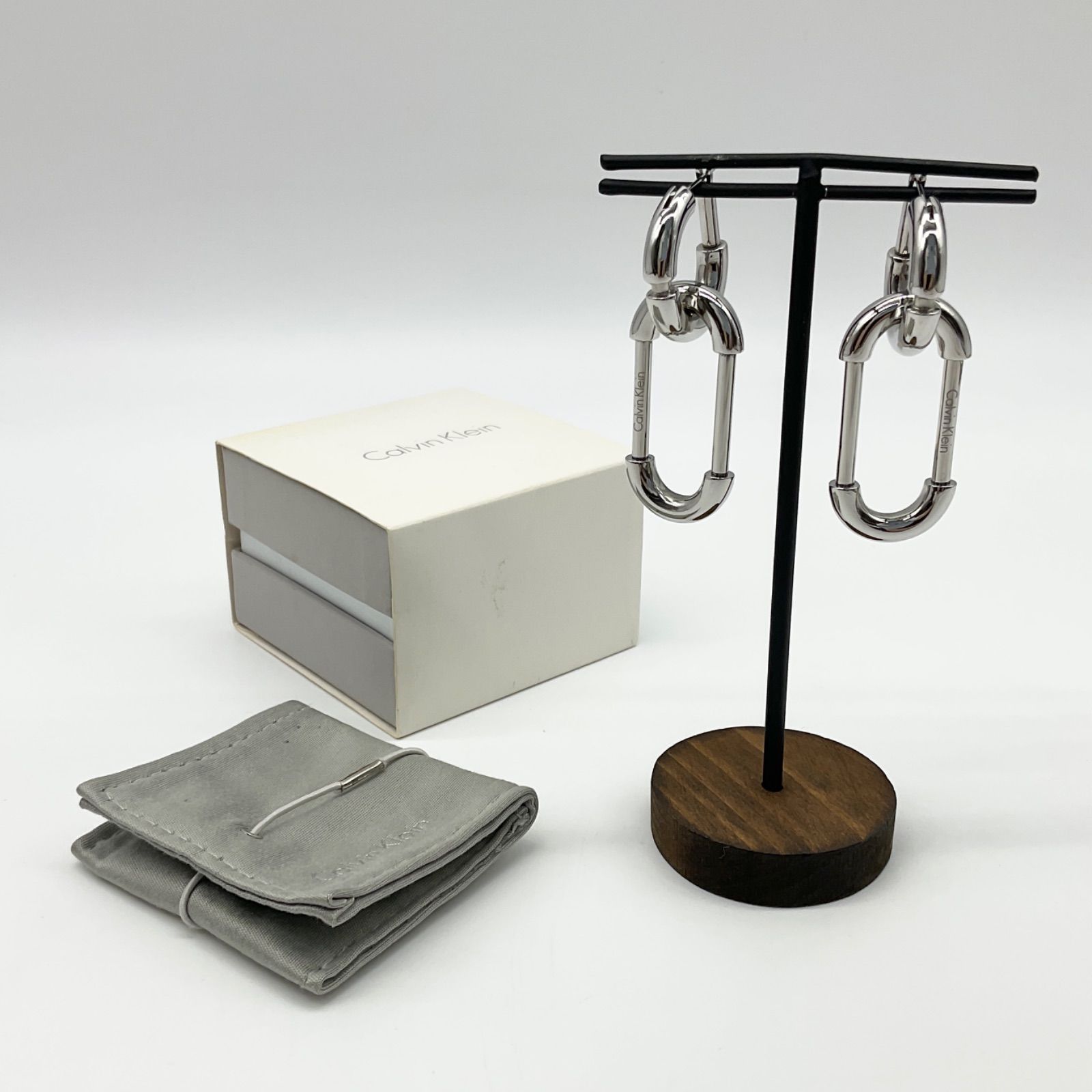 レザーズアンドトレジャーズ セイクリッドハートスタッド スモール w