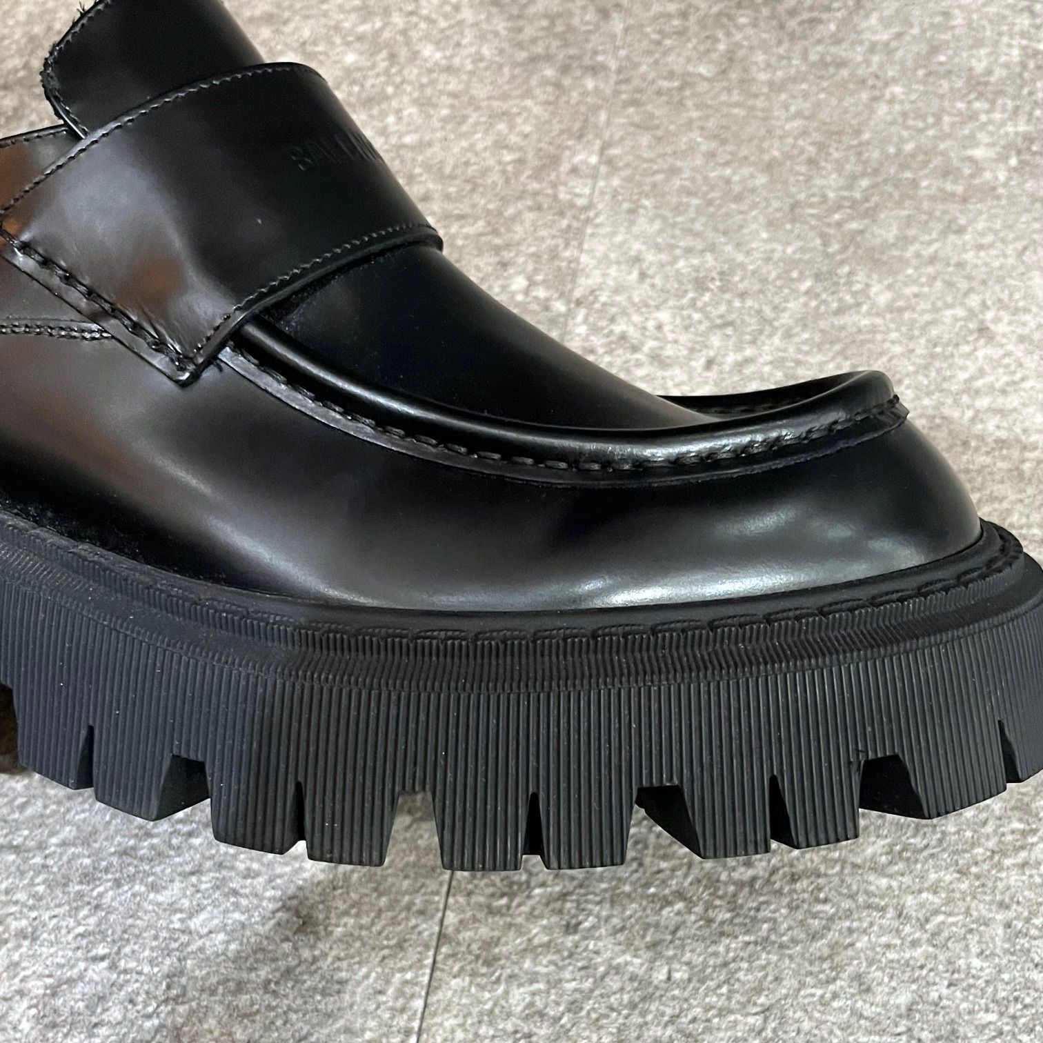 BALENCIAGA Inspectorスリッポン 鈍い ローファー