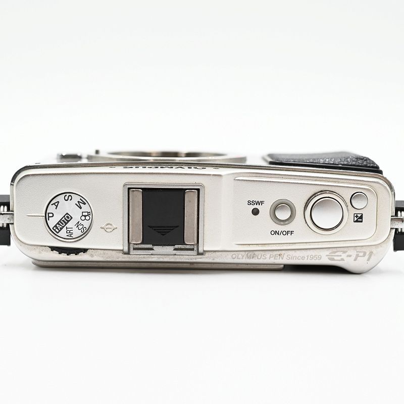 OLYMPUS オリンパス E-P1 レンズキット シルバー ミラーレス一眼