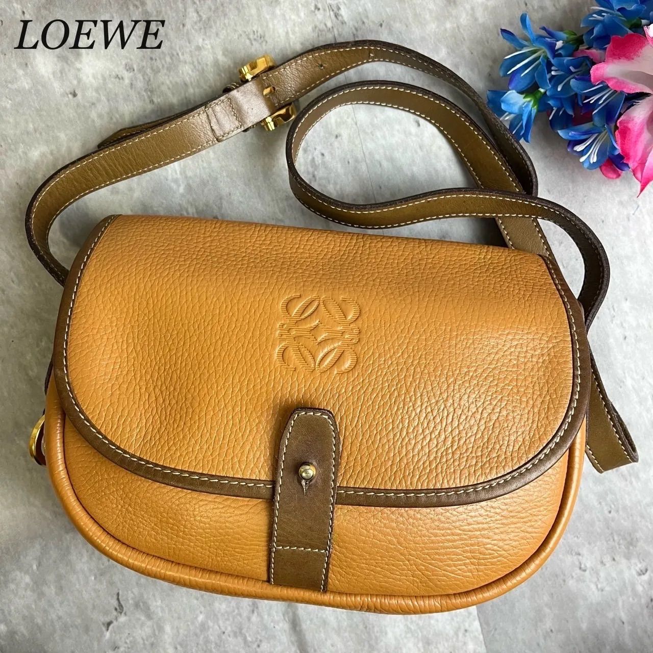 ✨極美品✨ LOEWE ロエベ ショルダーバッグ トートバッグ ポシェット アナグラム ロゴ型押し ゴールド金具 シボ革 肩掛け 斜め掛け レザー  レディース ライトブラウン 茶色 - メルカリ