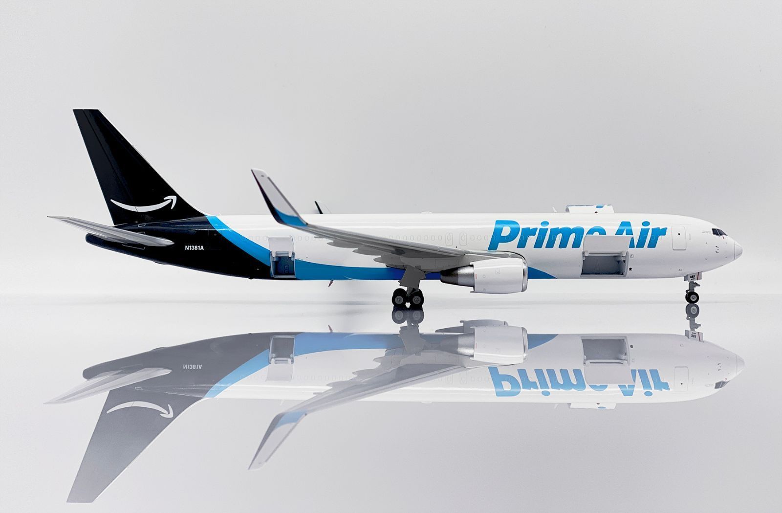 767-300BCF N1381A