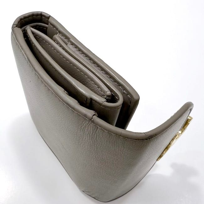 セリーヌ 三つ折り 財布 ベージュ トリオンフ ロゴ レザー 中古