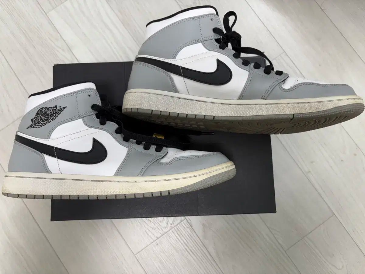 NIKE ナイキ ジョーダン 1 ミッド ライトスモークグレー 270