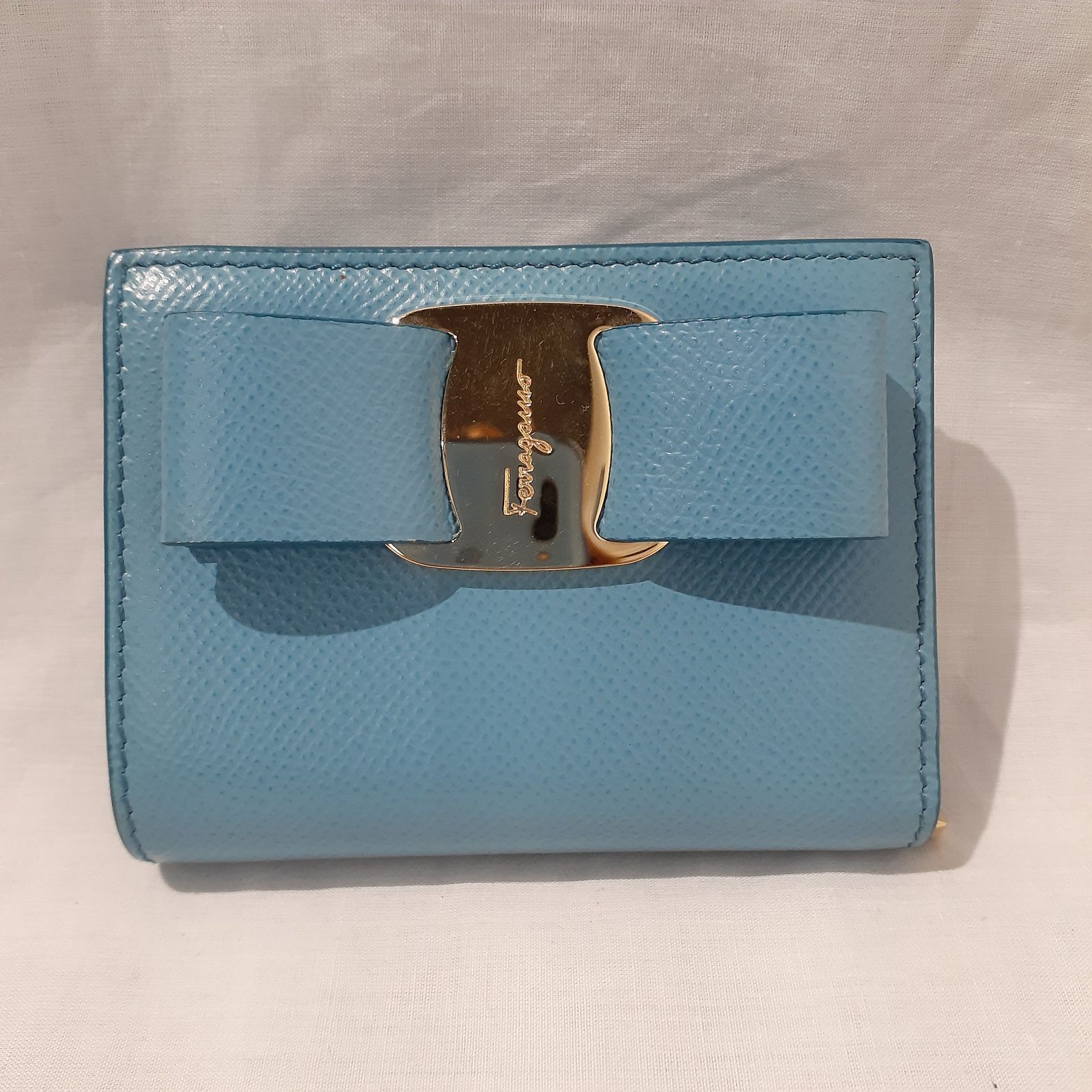 極美品 salvatore Ferragamo フェラガモ 二つ折り財布