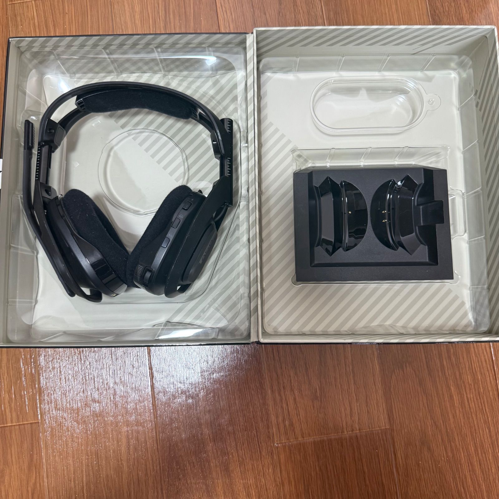 ASTRO A50 ワイヤレスヘッドセット + ベースステーション - メルカリ