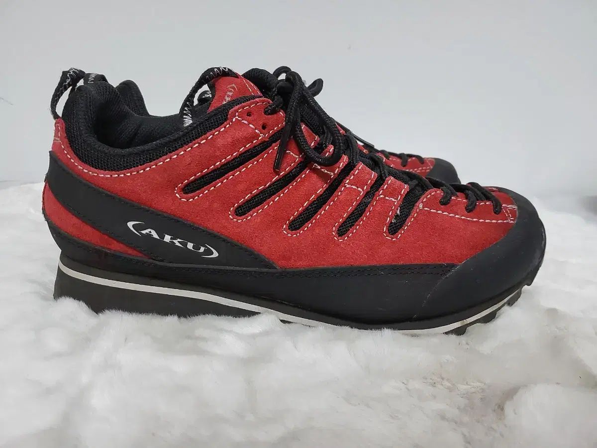 AKU 阿久 軽量登山靴 トレッキングシューズ 245 サイズ
