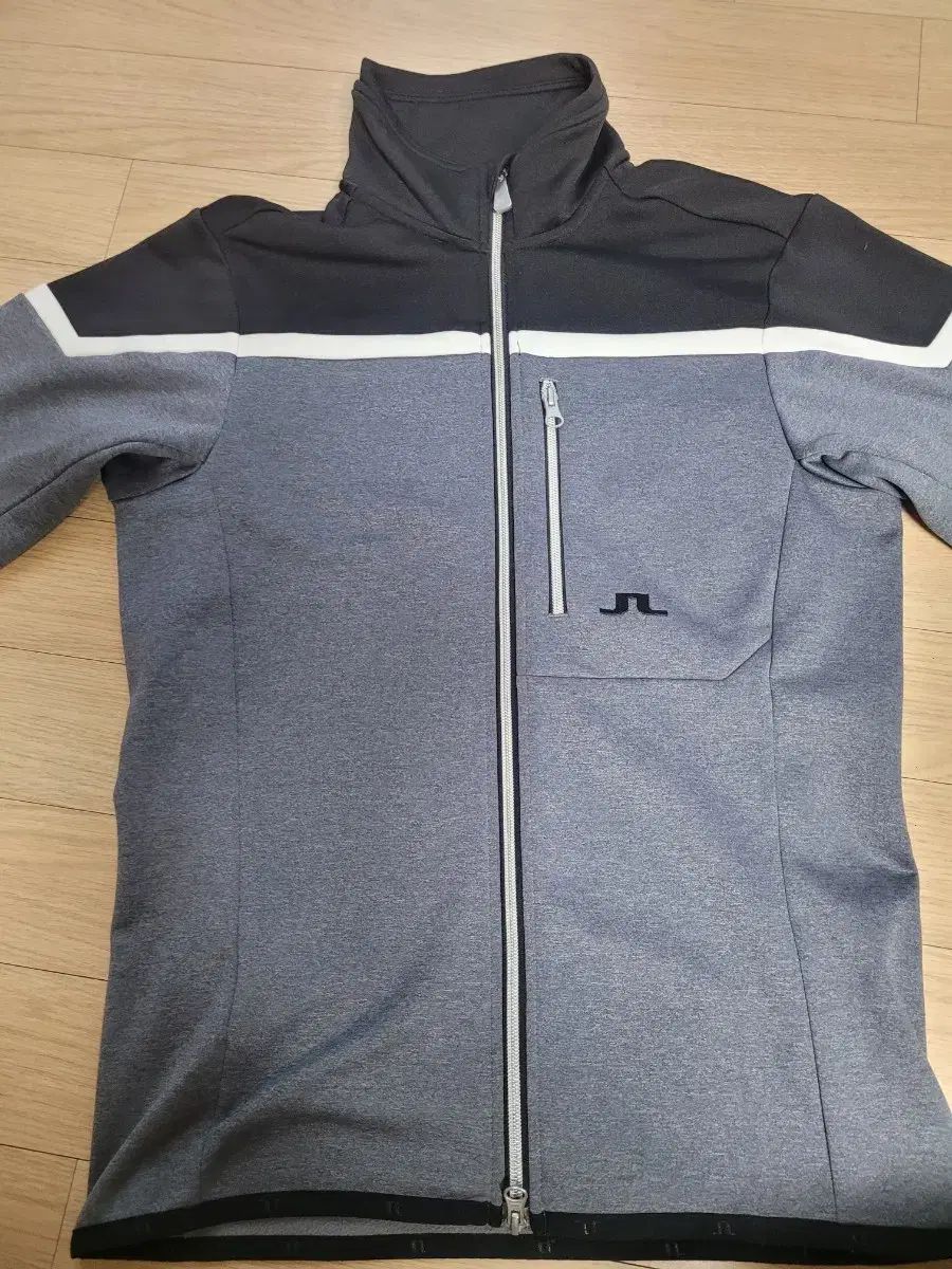 新品未使用　j.lindeberg ジップアップジャケット imgrc0223946965.jpg