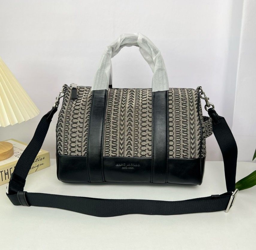 新品 Marc Jacobs モノグラム ジャカード ダッフルバッグ 2WAYトート 
