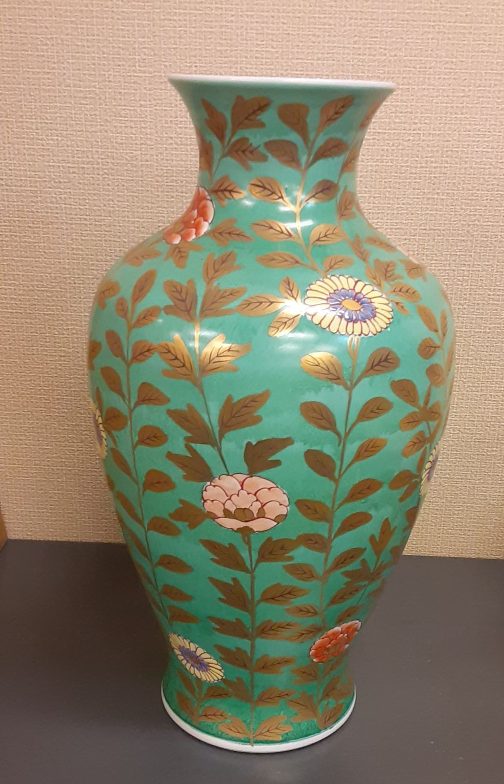 緑地花つなぎ金彩大壺 花瓶