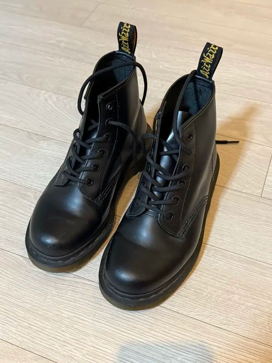 DR. MARTENS
