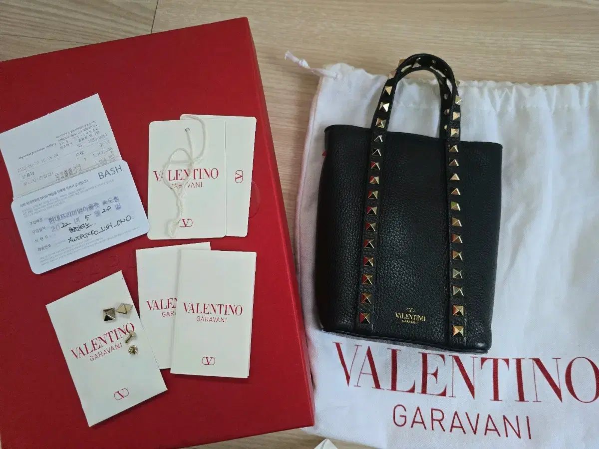 Valentino ヴァレンティノ クロスバッグ