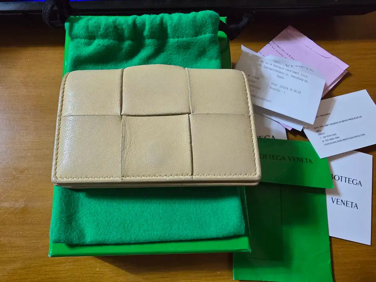 Bottega Veneta ボッテガヴェネタ イントレチャート マキシ ミドルウォレット