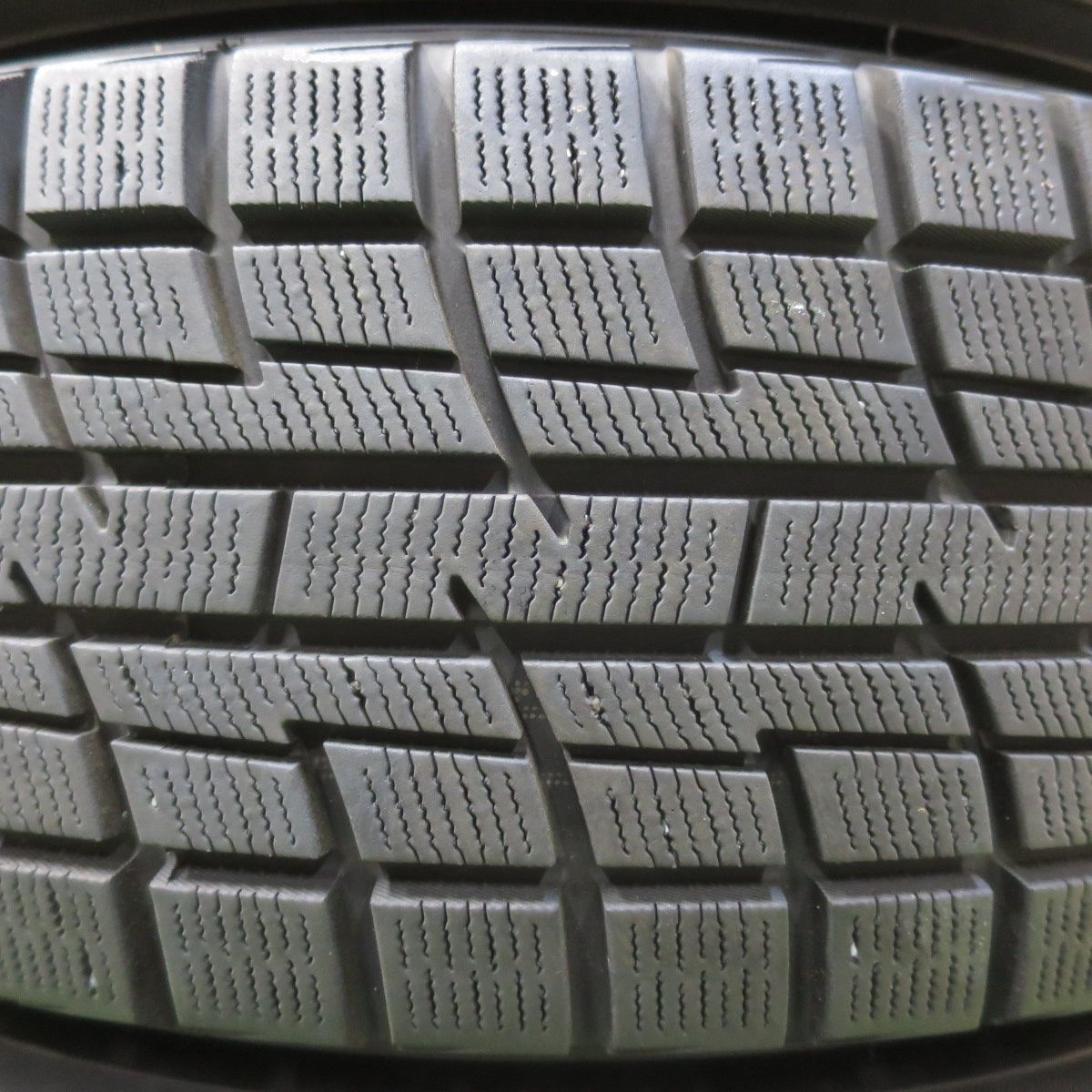 バリ溝！23年！9.5分以上☆スタッドレス 185/65R15 ヨコハマ アイス 