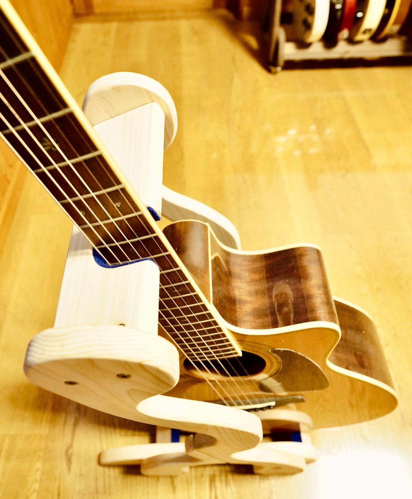 24時間以内に発送 手作り木工 木製ギタースタンド 無塗装 1本掛け